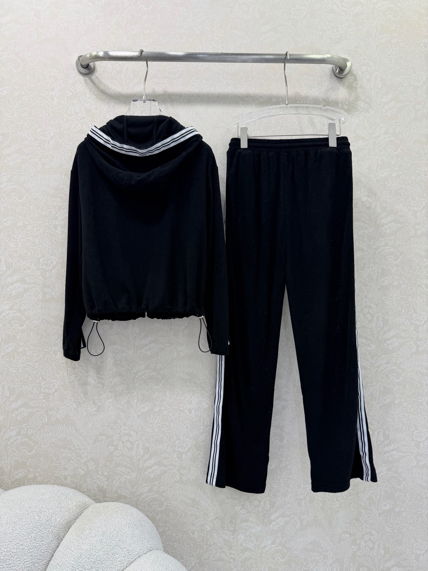 🔥🔥DIO*26新款毛巾面料套装 连帽拉链外套➕腰抽绳阔腿长裤的组合 外套裤子侧边均已条纹织带装饰 手感