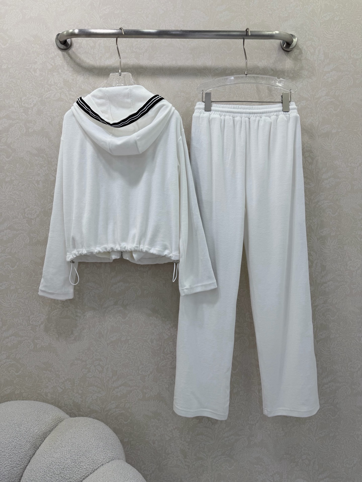 🔥🔥DIO*26新款毛巾面料套装 连帽拉链外套➕腰抽绳阔腿长裤的组合 外套裤子侧边均已条纹织带装饰 手感