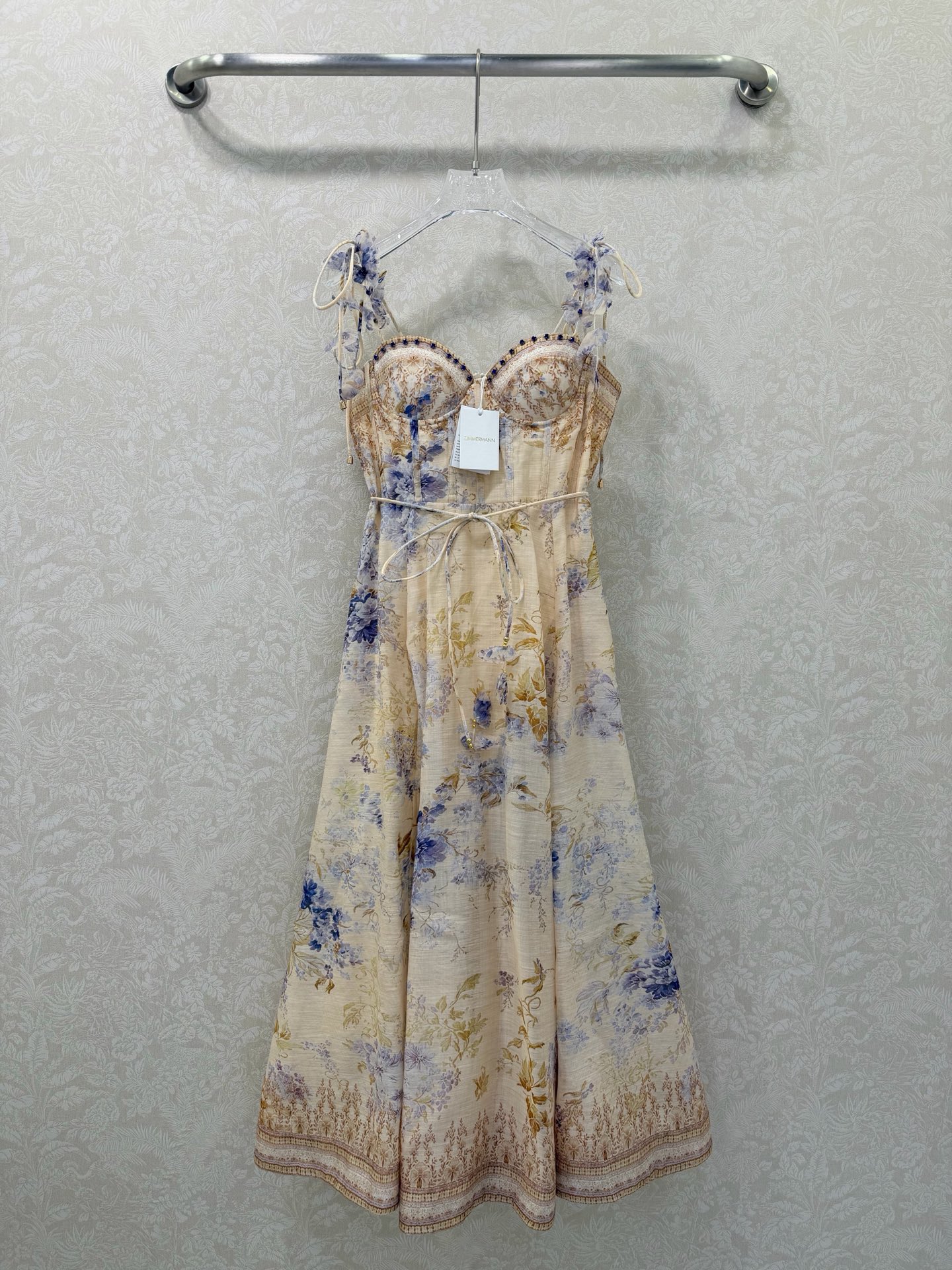 NO:722392,The highest version on the market, the girl inspects the goods, trims the three marks on the threads, and delivers the goods. You can send pictures and videos. If you want quality and service, add me on WeChat. We will not accept urgent orders. ZIMMERM*26 new flower-printed suspender dress. The shoulder straps are decorated with diamonds and three-dimensional flowers. The waist is decorated with diamonds on the chest to outline the waistline. The invisible zipper opens and closes, and the waist is tightened. The summer atmosphere is full of flowers and paired with a thin rope belt of this fabric.  The fairy with an oversized skirt is overall high-end and shows retro charm. 3 colors and 4 sizes SMLXL, Zimmerman-clothing, skirts,19860909市面最高版本小妹验货、修剪线头上三标、发货可发图及拍视频,要品质要服务的加我微信,不接急单. ZIMMERM*26新款繁花簇锦印花吊带连衣裙 肩带订钻立体花装饰 胸前订钻腰身褶皱勾勒腰线让人眼前一亮,隐形拉链开合,腰部收腰 夏日氛围拉满繁花簇拥搭配本布细绳腰带 超大摆裙摆仙女本仙整体高级又展现复古魅力气质.3色4码SMLXL,兹默曼-服装,skirts,,Women's clothing