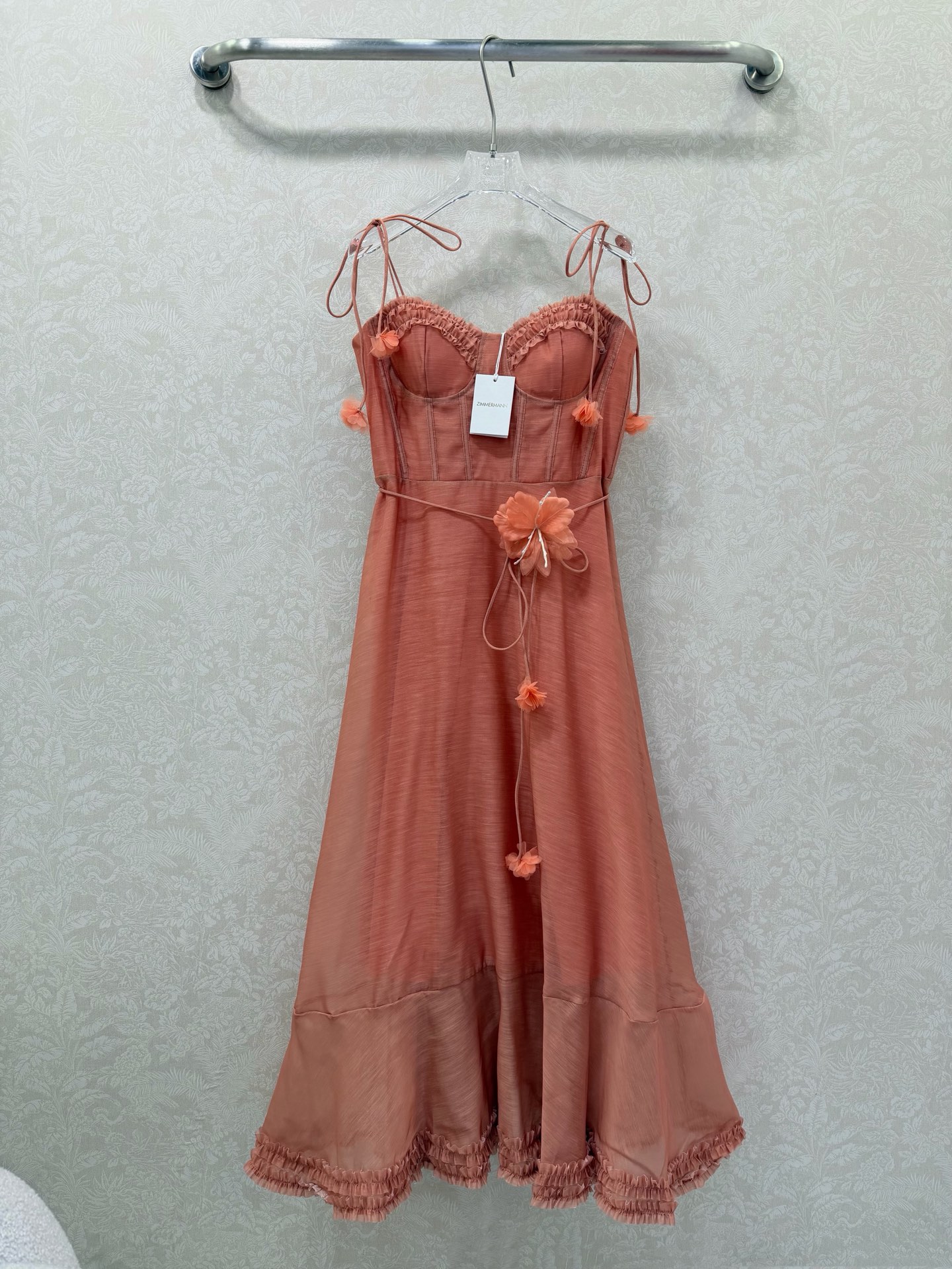 NO:742532,ZIMMERMA*N 26 new orange forest suspender dress. A gentle and glowing orange suspender dress, perfect for summer. Three-dimensional flower-decorated shoulder straps + ruffled skirt, paired with a custom flower belt. It flutters in the wind and has a fairy spirit. It makes the girl feel full. The waist design highlights the body curve, and it also looks taller if you wear it. Production rate. Single color size 4 SMLXL, Zimmerman-clothing, skirts,19860909ZIMMERMA*N 26新款橘色森系吊带连衣裙 温柔到发光的橘色吊带裙,太适合夏天了 立体花朵装饰肩带+荷叶边裙摆,搭配定制花朵腰带 随风飘动,仙气飘飘 少女感拉满 收腰设计凸显身材曲线,小个子穿也显高 出片率 单色4码SMLXL,兹默曼-服装,skirts,,Women's clothing