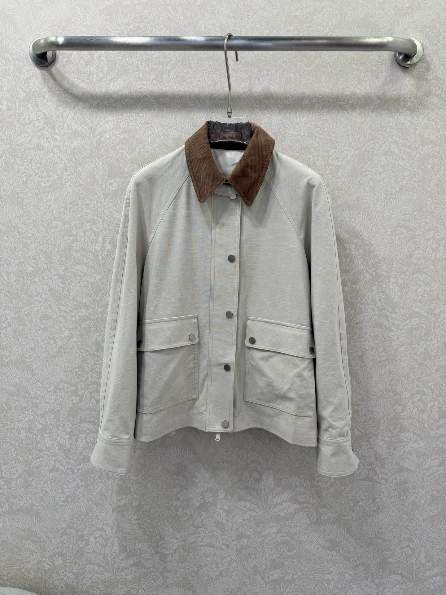 🔥🔥LoroPiann* 26新款夹克外套 🧥盐系女孩本命！复古撞色工装外套太绝了奶杏色主体+咖色灯芯绒