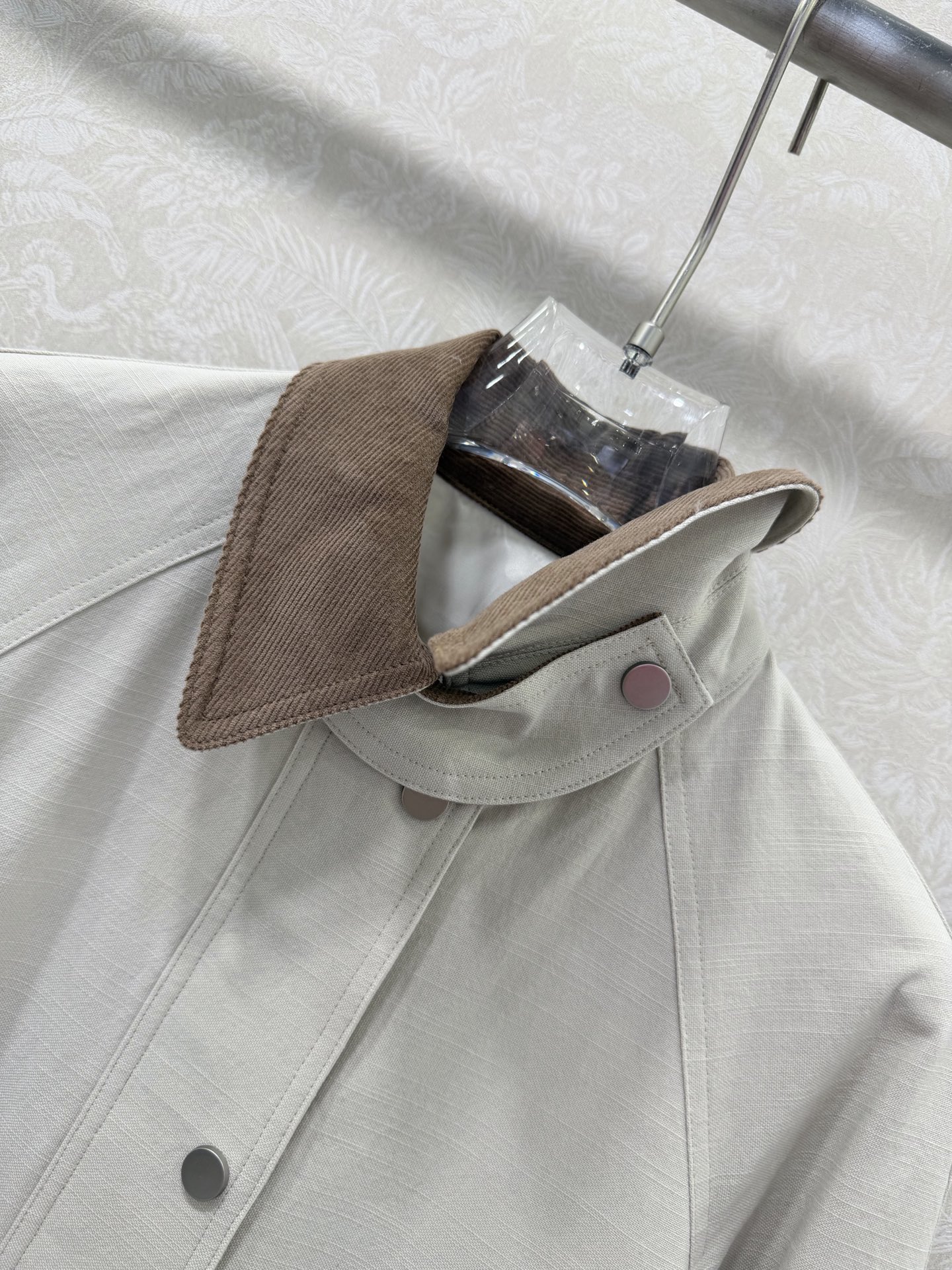 🔥🔥LoroPiann* 26新款夹克外套 🧥盐系女孩本命！复古撞色工装外套太绝了奶杏色主体+咖色灯芯绒