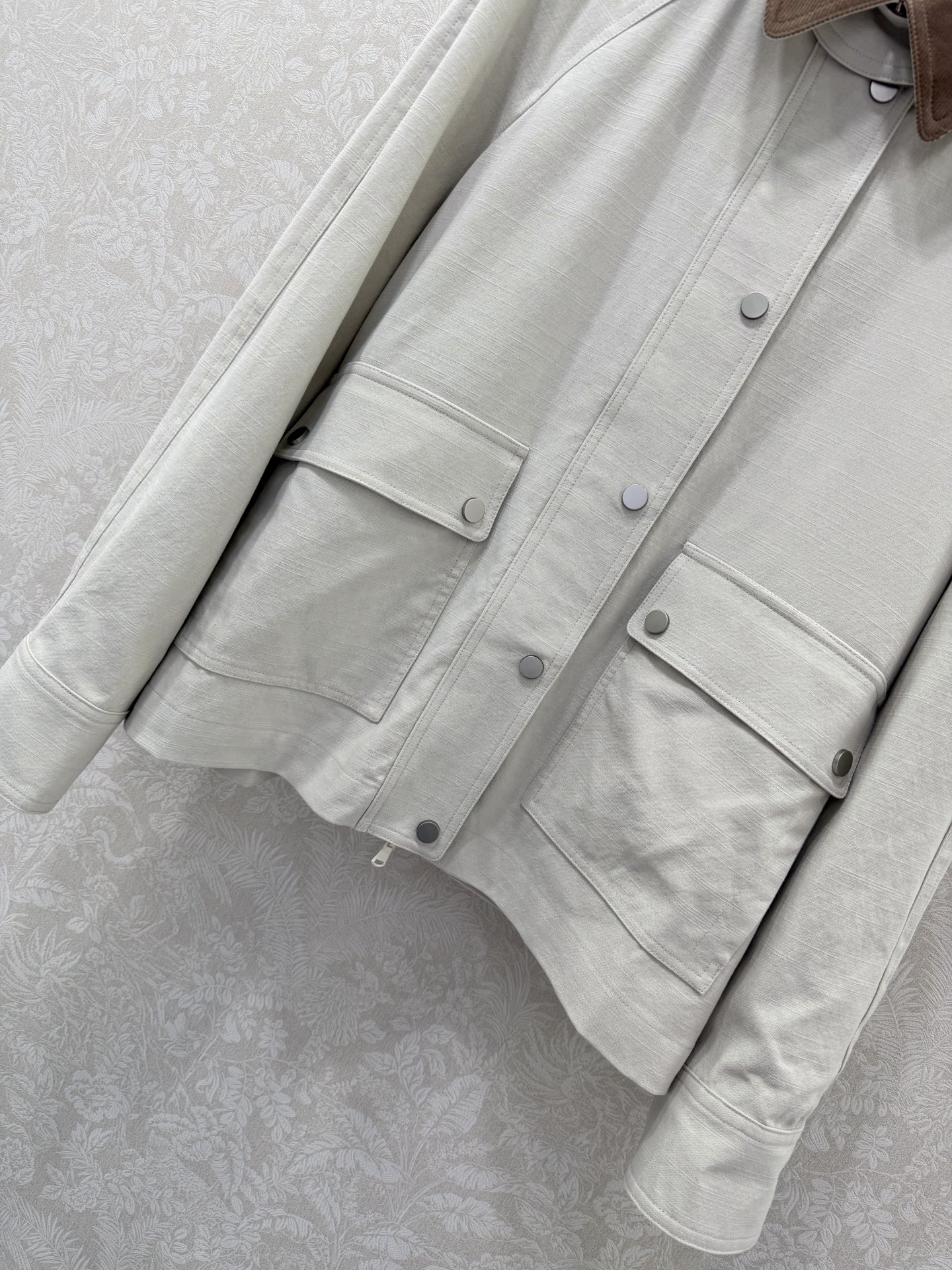 🔥🔥LoroPiann* 26新款夹克外套 🧥盐系女孩本命！复古撞色工装外套太绝了奶杏色主体+咖色灯芯绒