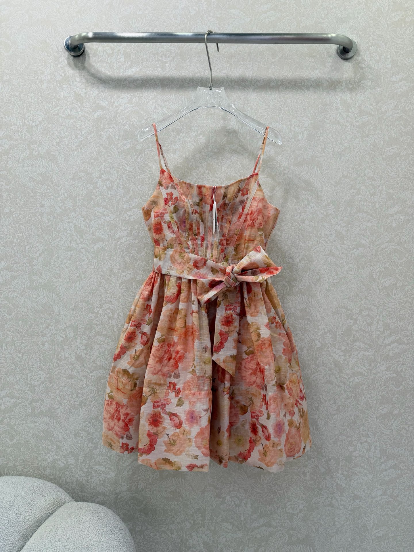 NO:742899,ZIMMERMA*N 26 new Monet Garden Floral Suspender Skirt. Gentle to the core of spring romance. The low-saturated purple-blue and orange-red florals are like wearing a Monet Garden on your body. It is gentle and cool, and does not look old-fashioned at all ~ The waist + large skirt design covers the flesh and makes you look slimmer. It is super friendly for fat sisters!  Paired with a bow belt of the same fabric, the French atmosphere is full, and you look like a gentle Korean heroine. It comes with a soft light filter of 2 colors and 4 codes SMLXL, Zimmerman-clothing, skirts,19860909ZIMMERMA*N 26新款莫奈花园碎花吊带裙 温柔到骨子里的春日浪漫 低饱和的紫蓝调、橘红调碎花,像把莫奈花园穿在身上,温柔又清冷,完全不显老气～ 收腰+大裙摆设计,遮肉显瘦,对微胖姐妹超友好！ 搭配同面料蝴蝶结腰带,法式氛围感拉满,穿上就是韩系温柔女主,自带柔光滤镜2色4码SMLXL,兹默曼-服装,skirts,,Women's clothing