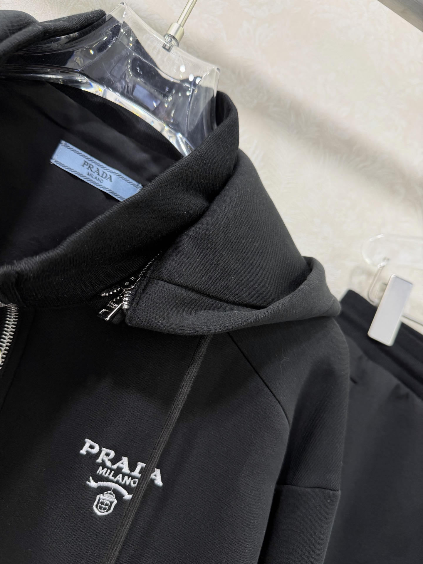 🔥🔥PRAD*26新款三角标卫衣套装 运动休闲套装，高级配色自带清冷感。定制高克重卫衣料，挺括不易变形。