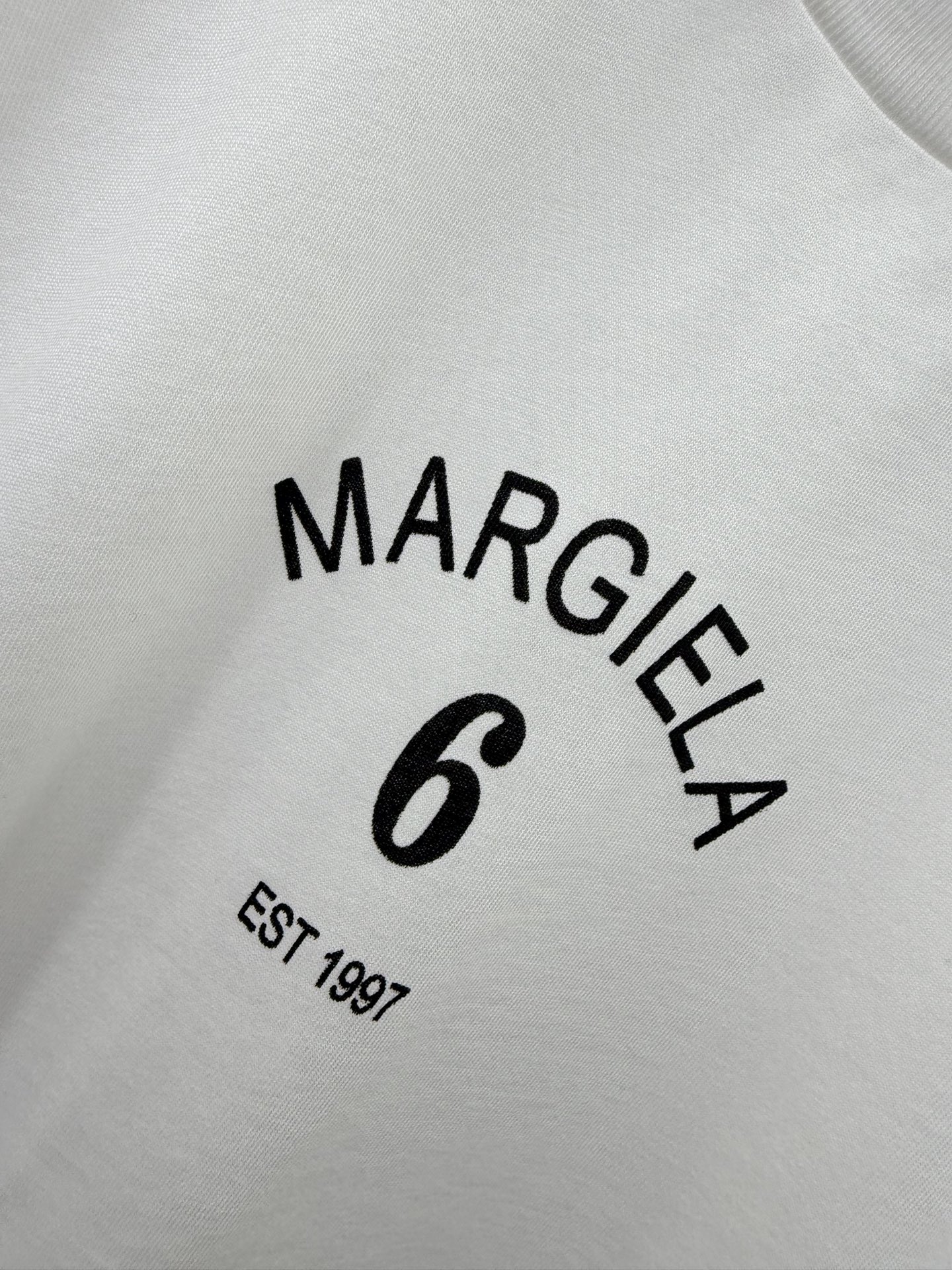 🔥🔥 Maison Margiel* 26新款短袖T恤 极简的弧形字母印花，自带高级感，低调又有辨识度。