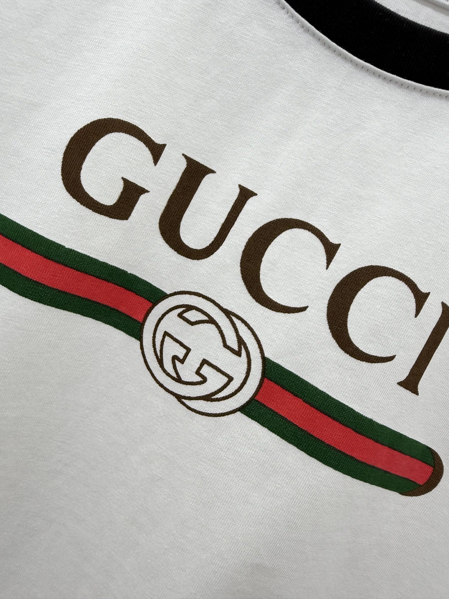 🔥🔥 GUCC*26 新款经典红绿织带撞色印花短袖T恤 粉/白/红三色，复古轻奢感拉满 针织花边短袖，甜