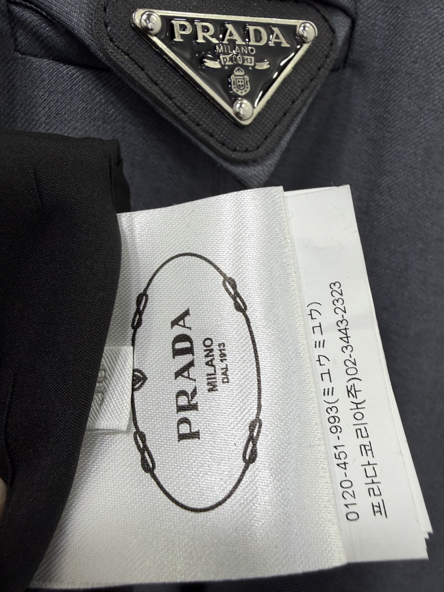 🔥🔥Prad*26新款三角标半身裙 P家把“高级感”焊在身上了！通勤党闭眼入✨定制皮带+三角徽标细节，一