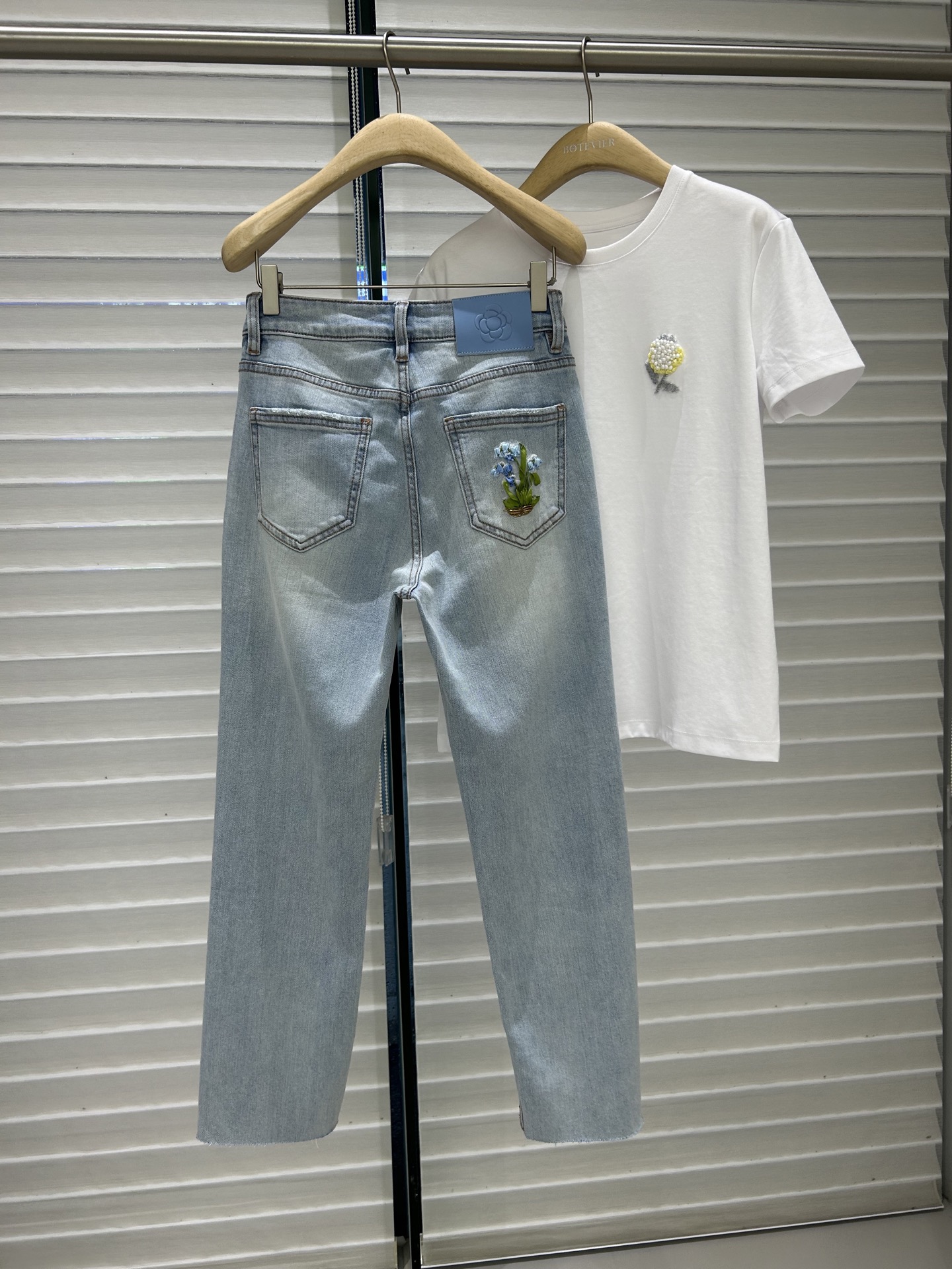 Floral Embroidered Denim Jeans - Summer Style, Comfortable Fit, Ankle Length 3 i1748439142445 2245 0 1