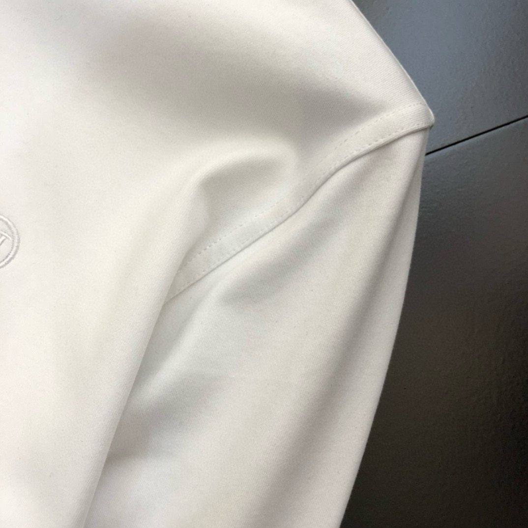 爱玛仕  P120🐰 2025秋冬新品 三标齐全 专属重工艺刺绣，颜色艳丽色彩鲜明！纯棉面料 各种细节非常到位 码数M-3XL