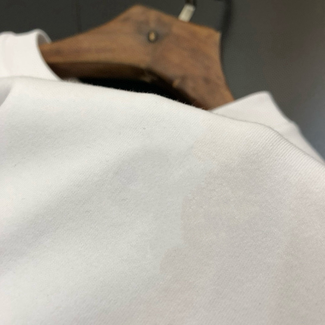 爱玛仕  P120🐰 2025秋冬新品 三标齐全 专属重工艺刺绣，颜色艳丽色彩鲜明！纯棉面料 各种细节非常到位 码数M-3XL