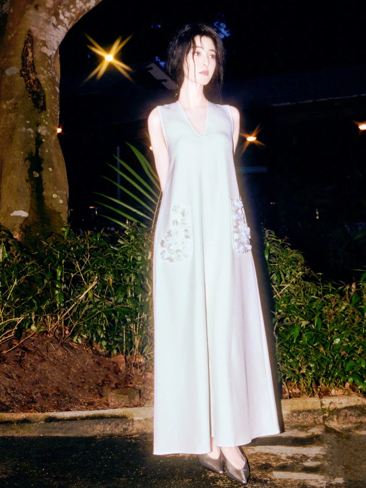Luxurious Parisian Fashion: High-End Female Suit with Fragrance, Hand-Sewn Bouquets. - 图片 8