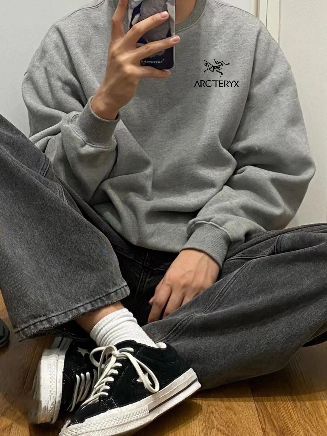 90💰
始祖鸟胸前印花logo圆领卫衣
这个胸前小标太适合和男朋友一起穿了
灰色运动系的圆领卫衣
宽松版型 遮肉神器
运动风穿搭年龄又洋气
能打造出活力又休闲的街头感✅面料采用340g华棉进口面料舒适 绿色环保健康
✅印花采用环保材质手感细腻精湛不易掉
超人气单品 ,|情侣推荐款瓶| 换季百搭
任何身材都可驾驭 秋冬内搭外穿都🉑
颜色:黑色/白色
身高体重对照表
尺码 衣长 胸围 建议身高 建议体重
M 66 116 150-160cm 90-110斤
L 68 118 160-170cm 110-130斤
XL 70 120 170-175cm 130-145斤
XXL 72 124 175-180cm 145-155斤
3XL 74 128 175-185cm 160-185斤
⚠️【二百斤+可联系客服定制】
(手工测量存在1-3cm内误差