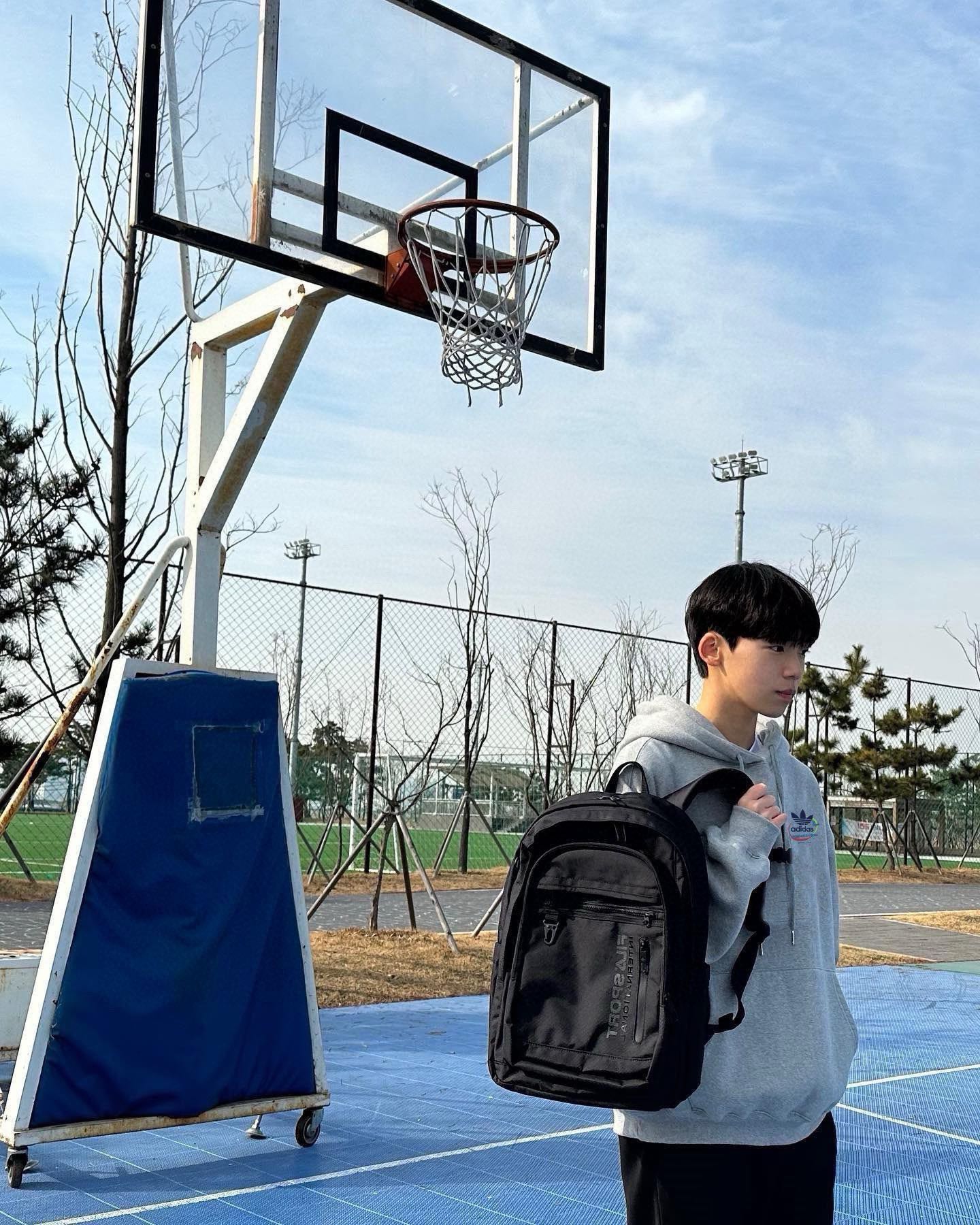 Adidas Velvet Circumference Plaque Top in Kochua Cotton with High-End Details - 图片 5