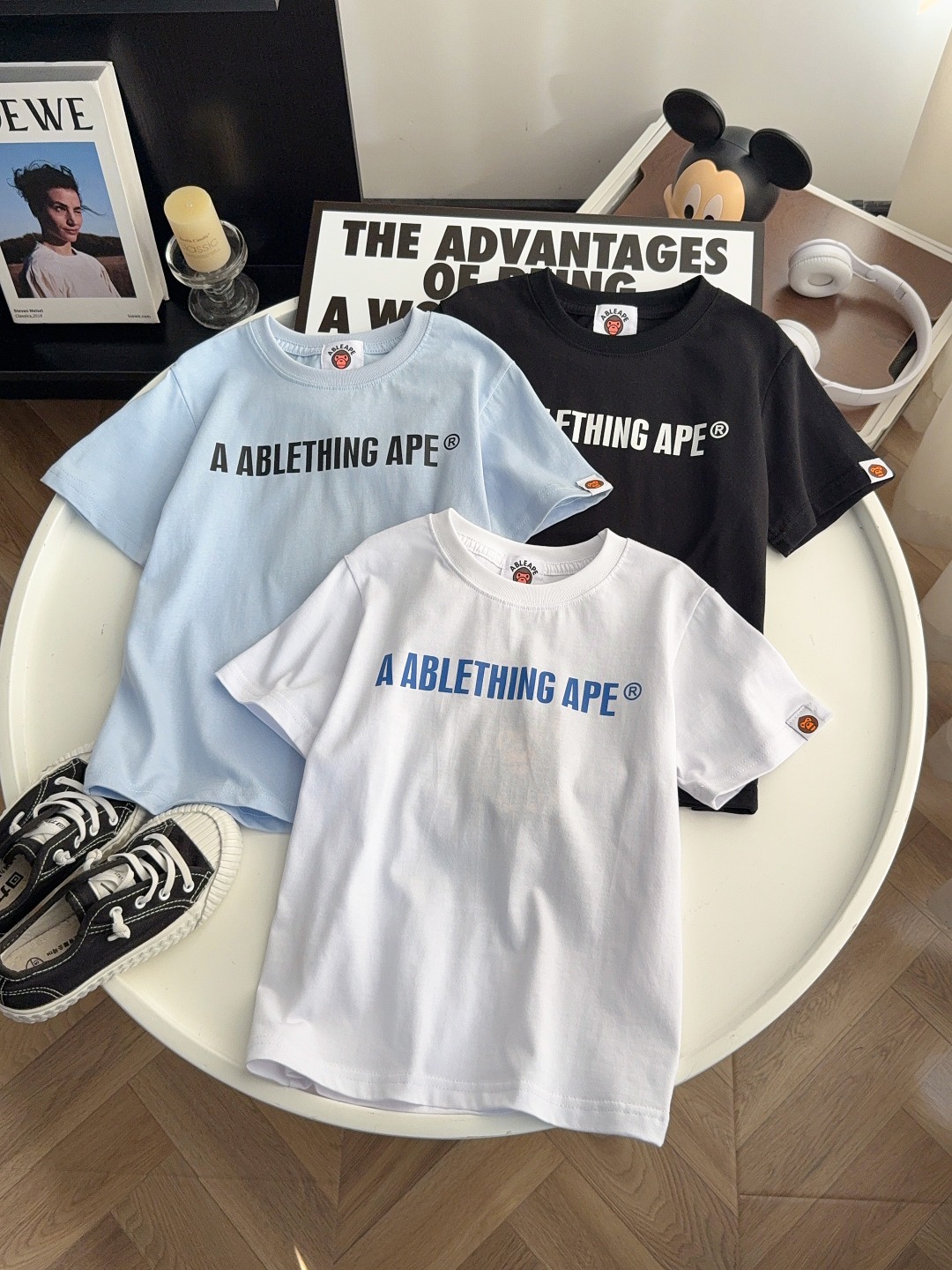A ABLETHING APE 新款短袖❤️ 超🆒的一款，前后全部环保♻️印花 品质超高，纯棉的面料，上身舒服透气 衣橱必备的一款 三个颜色都超级好穿🥰
