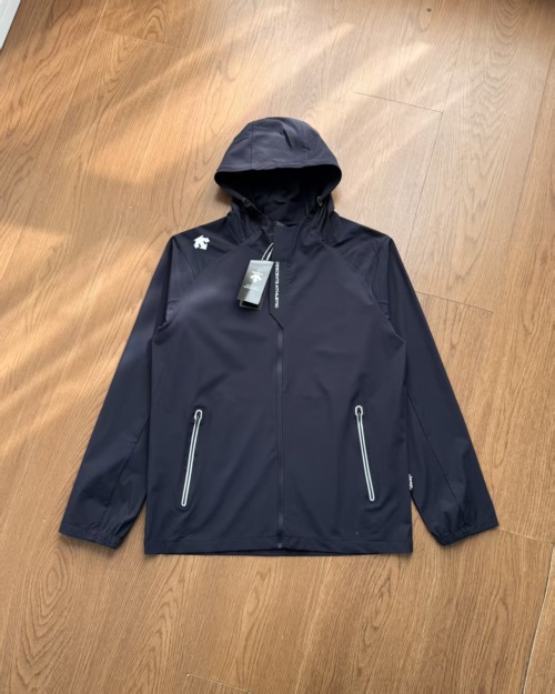 Descente Athletic Men's Hooded Sunscreen Jacket - UPF 50+ Protection 1 Descente Athletic Men’s Hooded Sunscreen Jacket – UPF 50+ Protection