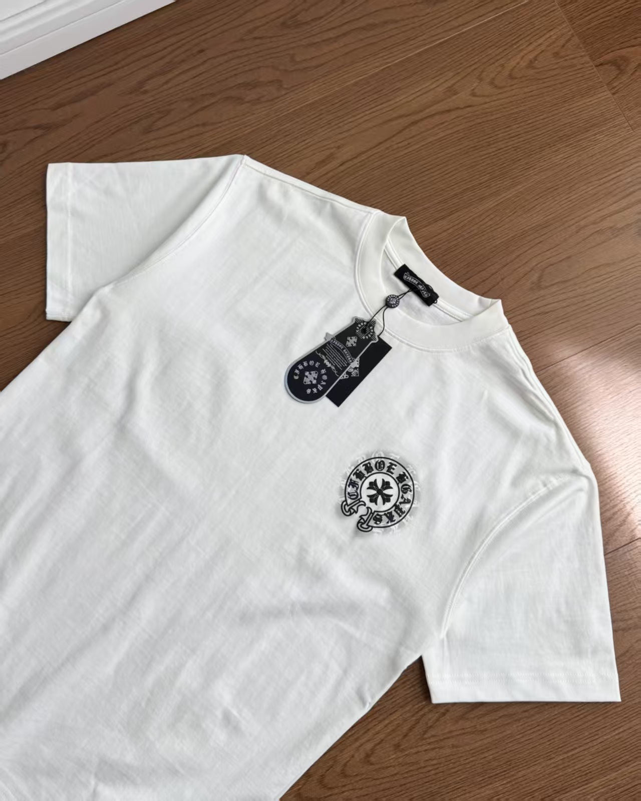 Chrome Hearts Camiseta de Manga Corta con Logo, Unisex, Algodón Premium 5 i1751195061015 1241 0 4