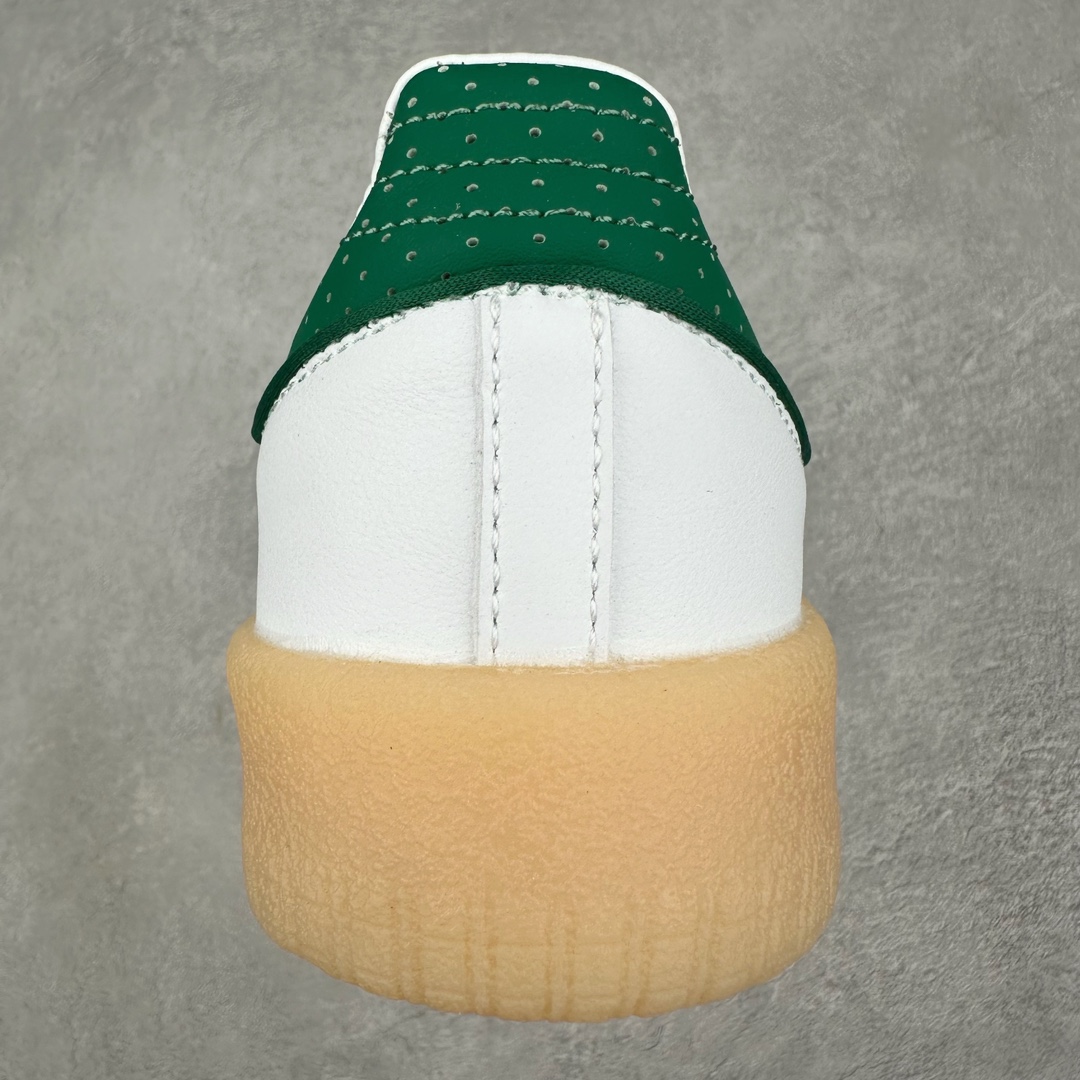 图片[8]-＃福利特价 AD Samba XLG 桑巴舞加大厚底版系列德训风百搭松糕休闲运动板鞋生胶底 自Originals Samba成功借势Blokecore风潮一跃成为街头巷尾的焦点鞋款后,不论是围绕Samba本身打造的各式「变种版本」,还是以Samba为蓝本打造联名鞋款,都成为了时尚潮流人士日常穿搭首选。Samba XLG是adidas Originals不断扩展XLG系列的一部分,旨在与年轻文化相契合,迎合那些希望通过个性时尚表达自我而不愿牺牲舒适度的年轻群体。街头时尚领域的Gen Z特别偏爱宽松的穿着风格。Samba XLG针对这一点做了创新。它在延续Samba OG经典设计的基础上,迎合年轻群体的穿着习惯,重塑为宽大的鞋身比例轮廓以及加厚中底,让消费者轻松展示自己独特的风格。全新的Samba XLG系列不仅迎合了当下年轻群体的穿搭习惯,加宽了鞋身比例以及将中底进一步增厚,在视觉比例上更加饱满,同时还保留了经典Samba的细节,这样一来,鞋迷朋友在穿搭上不仅能更加个性化,而且还能延续一定的复古感受。尺码：36 36⅔ 37⅓ 38 38⅔ 39⅓ 40 40⅔ 41⅓ 42 42⅔ 43⅓ 44 45-选品中心