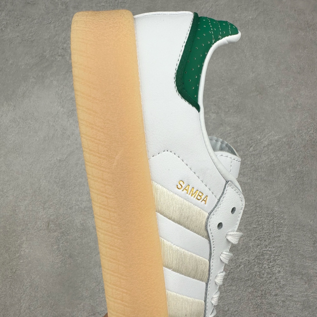 图片[6]-＃福利特价 AD Samba XLG 桑巴舞加大厚底版系列德训风百搭松糕休闲运动板鞋生胶底 自Originals Samba成功借势Blokecore风潮一跃成为街头巷尾的焦点鞋款后,不论是围绕Samba本身打造的各式「变种版本」,还是以Samba为蓝本打造联名鞋款,都成为了时尚潮流人士日常穿搭首选。Samba XLG是adidas Originals不断扩展XLG系列的一部分,旨在与年轻文化相契合,迎合那些希望通过个性时尚表达自我而不愿牺牲舒适度的年轻群体。街头时尚领域的Gen Z特别偏爱宽松的穿着风格。Samba XLG针对这一点做了创新。它在延续Samba OG经典设计的基础上,迎合年轻群体的穿着习惯,重塑为宽大的鞋身比例轮廓以及加厚中底,让消费者轻松展示自己独特的风格。全新的Samba XLG系列不仅迎合了当下年轻群体的穿搭习惯,加宽了鞋身比例以及将中底进一步增厚,在视觉比例上更加饱满,同时还保留了经典Samba的细节,这样一来,鞋迷朋友在穿搭上不仅能更加个性化,而且还能延续一定的复古感受。尺码：36 36⅔ 37⅓ 38 38⅔ 39⅓ 40 40⅔ 41⅓ 42 42⅔ 43⅓ 44 45-选品中心