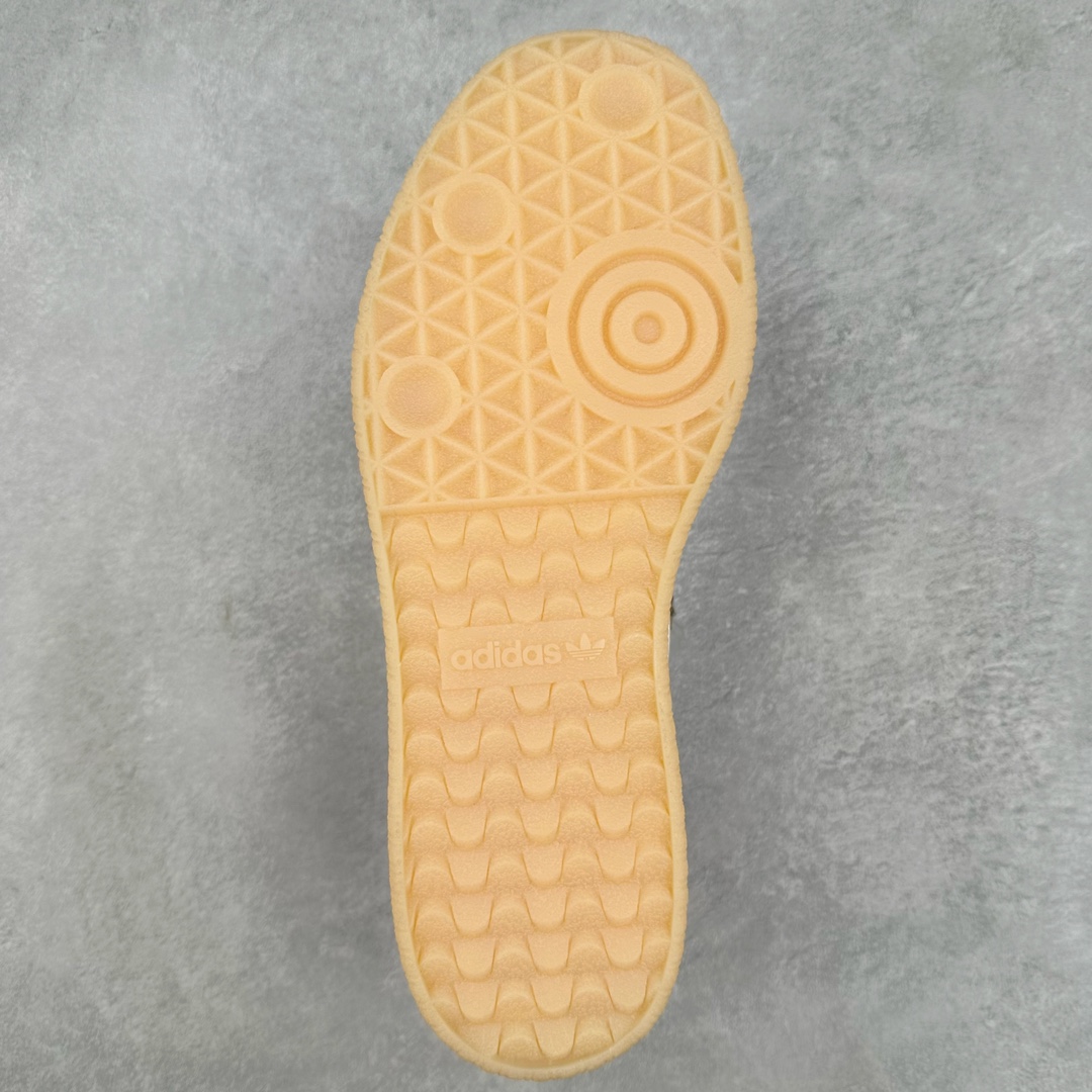 图片[9]-＃福利特价 AD Samba XLG 桑巴舞加大厚底版系列德训风百搭松糕休闲运动板鞋生胶底 自Originals Samba成功借势Blokecore风潮一跃成为街头巷尾的焦点鞋款后,不论是围绕Samba本身打造的各式「变种版本」,还是以Samba为蓝本打造联名鞋款,都成为了时尚潮流人士日常穿搭首选。Samba XLG是adidas Originals不断扩展XLG系列的一部分,旨在与年轻文化相契合,迎合那些希望通过个性时尚表达自我而不愿牺牲舒适度的年轻群体。街头时尚领域的Gen Z特别偏爱宽松的穿着风格。Samba XLG针对这一点做了创新。它在延续Samba OG经典设计的基础上,迎合年轻群体的穿着习惯,重塑为宽大的鞋身比例轮廓以及加厚中底,让消费者轻松展示自己独特的风格。全新的Samba XLG系列不仅迎合了当下年轻群体的穿搭习惯,加宽了鞋身比例以及将中底进一步增厚,在视觉比例上更加饱满,同时还保留了经典Samba的细节,这样一来,鞋迷朋友在穿搭上不仅能更加个性化,而且还能延续一定的复古感受。尺码：36 36⅔ 37⅓ 38 38⅔ 39⅓ 40 40⅔ 41⅓ 42 42⅔ 43⅓ 44 45-选品中心