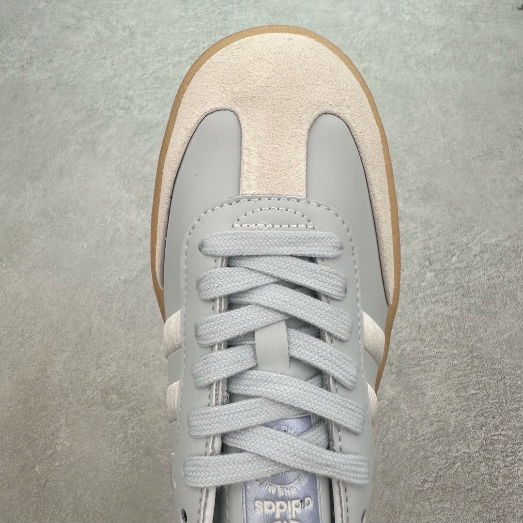 图片[4]-＃福利特价 AD Samba XLG 桑巴舞加大厚底版系列德训风百搭松糕休闲运动板鞋生胶底 自Originals Samba成功借势Blokecore风潮一跃成为街头巷尾的焦点鞋款后,不论是围绕Samba本身打造的各式「变种版本」,还是以Samba为蓝本打造联名鞋款,都成为了时尚潮流人士日常穿搭首选。Samba XLG是adidas Originals不断扩展XLG系列的一部分,旨在与年轻文化相契合,迎合那些希望通过个性时尚表达自我而不愿牺牲舒适度的年轻群体。街头时尚领域的Gen Z特别偏爱宽松的穿着风格。Samba XLG针对这一点做了创新。它在延续Samba OG经典设计的基础上,迎合年轻群体的穿着习惯,重塑为宽大的鞋身比例轮廓以及加厚中底,让消费者轻松展示自己独特的风格。全新的Samba XLG系列不仅迎合了当下年轻群体的穿搭习惯,加宽了鞋身比例以及将中底进一步增厚,在视觉比例上更加饱满,同时还保留了经典Samba的细节,这样一来,鞋迷朋友在穿搭上不仅能更加个性化,而且还能延续一定的复古感受。尺码：36 36⅔ 37⅓ 38 38⅔ 39⅓ 40 40⅔ 41⅓ 42 42⅔ 43⅓ 44 45-选品中心