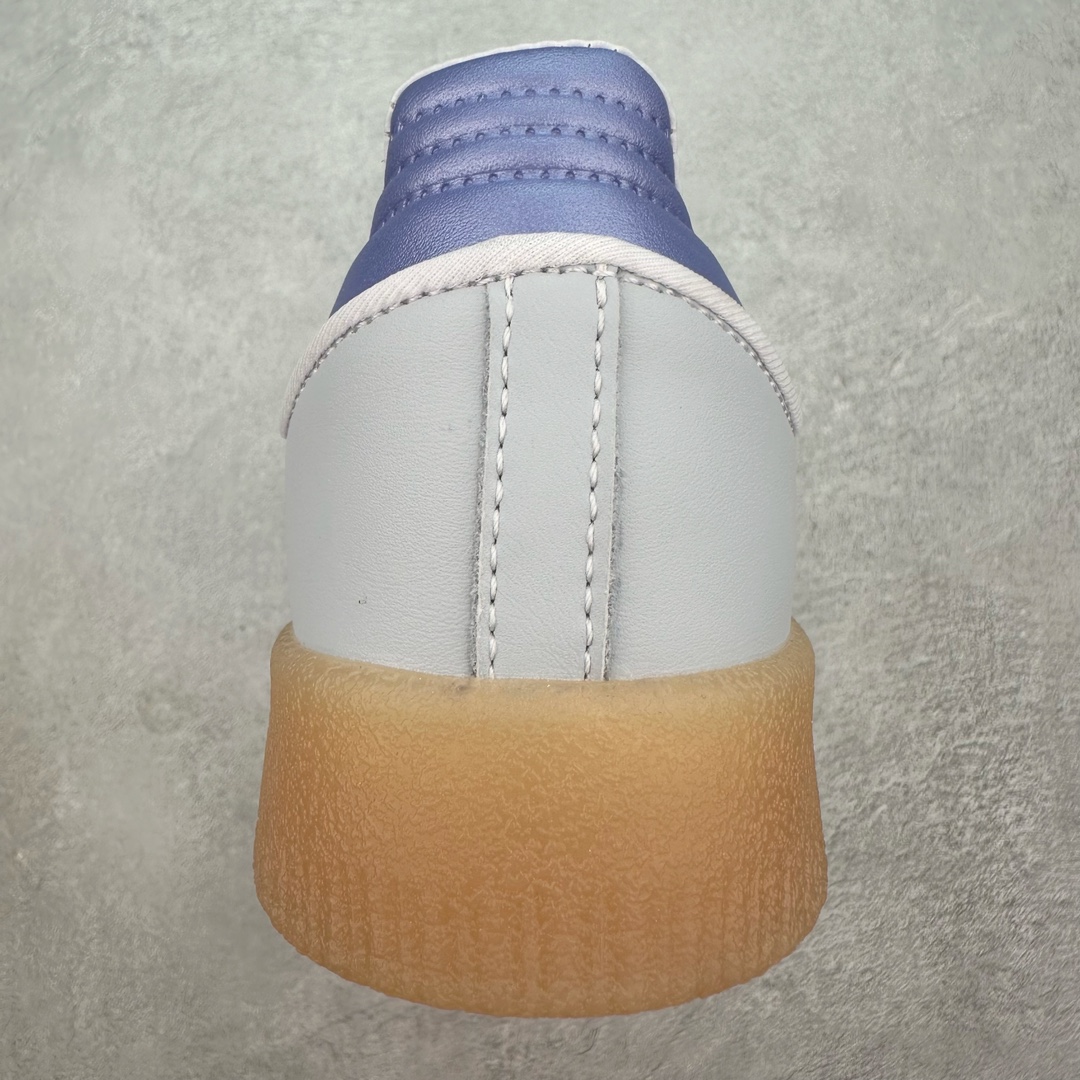 图片[8]-＃福利特价 AD Samba XLG 桑巴舞加大厚底版系列德训风百搭松糕休闲运动板鞋生胶底 自Originals Samba成功借势Blokecore风潮一跃成为街头巷尾的焦点鞋款后,不论是围绕Samba本身打造的各式「变种版本」,还是以Samba为蓝本打造联名鞋款,都成为了时尚潮流人士日常穿搭首选。Samba XLG是adidas Originals不断扩展XLG系列的一部分,旨在与年轻文化相契合,迎合那些希望通过个性时尚表达自我而不愿牺牲舒适度的年轻群体。街头时尚领域的Gen Z特别偏爱宽松的穿着风格。Samba XLG针对这一点做了创新。它在延续Samba OG经典设计的基础上,迎合年轻群体的穿着习惯,重塑为宽大的鞋身比例轮廓以及加厚中底,让消费者轻松展示自己独特的风格。全新的Samba XLG系列不仅迎合了当下年轻群体的穿搭习惯,加宽了鞋身比例以及将中底进一步增厚,在视觉比例上更加饱满,同时还保留了经典Samba的细节,这样一来,鞋迷朋友在穿搭上不仅能更加个性化,而且还能延续一定的复古感受。尺码：36 36⅔ 37⅓ 38 38⅔ 39⅓ 40 40⅔ 41⅓ 42 42⅔ 43⅓ 44 45-选品中心