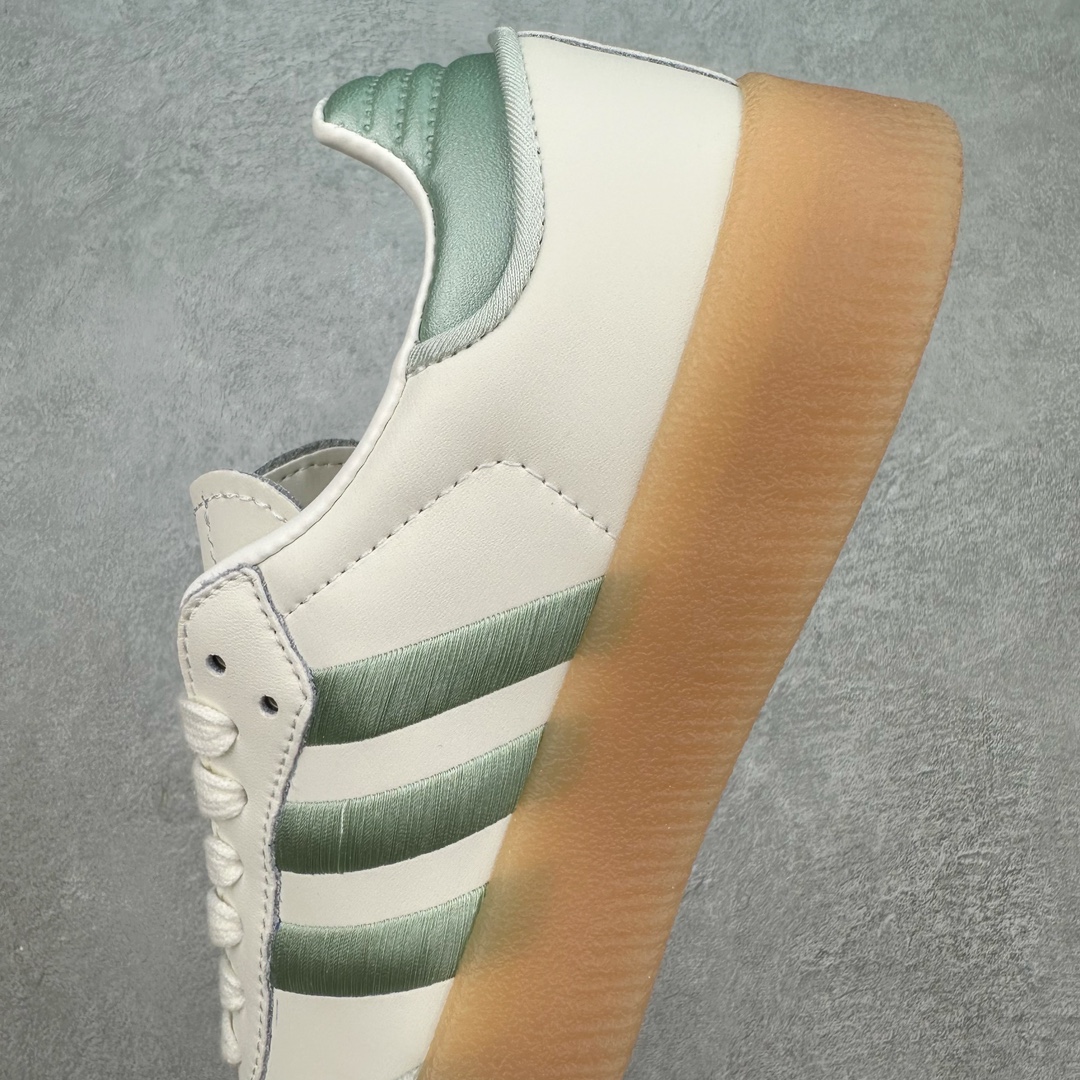 图片[7]-＃福利特价 AD Samba XLG 桑巴舞加大厚底版系列德训风百搭松糕休闲运动板鞋生胶底 自Originals Samba成功借势Blokecore风潮一跃成为街头巷尾的焦点鞋款后,不论是围绕Samba本身打造的各式「变种版本」,还是以Samba为蓝本打造联名鞋款,都成为了时尚潮流人士日常穿搭首选。Samba XLG是adidas Originals不断扩展XLG系列的一部分,旨在与年轻文化相契合,迎合那些希望通过个性时尚表达自我而不愿牺牲舒适度的年轻群体。街头时尚领域的Gen Z特别偏爱宽松的穿着风格。Samba XLG针对这一点做了创新。它在延续Samba OG经典设计的基础上,迎合年轻群体的穿着习惯,重塑为宽大的鞋身比例轮廓以及加厚中底,让消费者轻松展示自己独特的风格。全新的Samba XLG系列不仅迎合了当下年轻群体的穿搭习惯,加宽了鞋身比例以及将中底进一步增厚,在视觉比例上更加饱满,同时还保留了经典Samba的细节,这样一来,鞋迷朋友在穿搭上不仅能更加个性化,而且还能延续一定的复古感受。尺码：36 36⅔ 37⅓ 38 38⅔ 39⅓ 40 40⅔ 41⅓ 42 42⅔ 43⅓ 44 45-选品中心