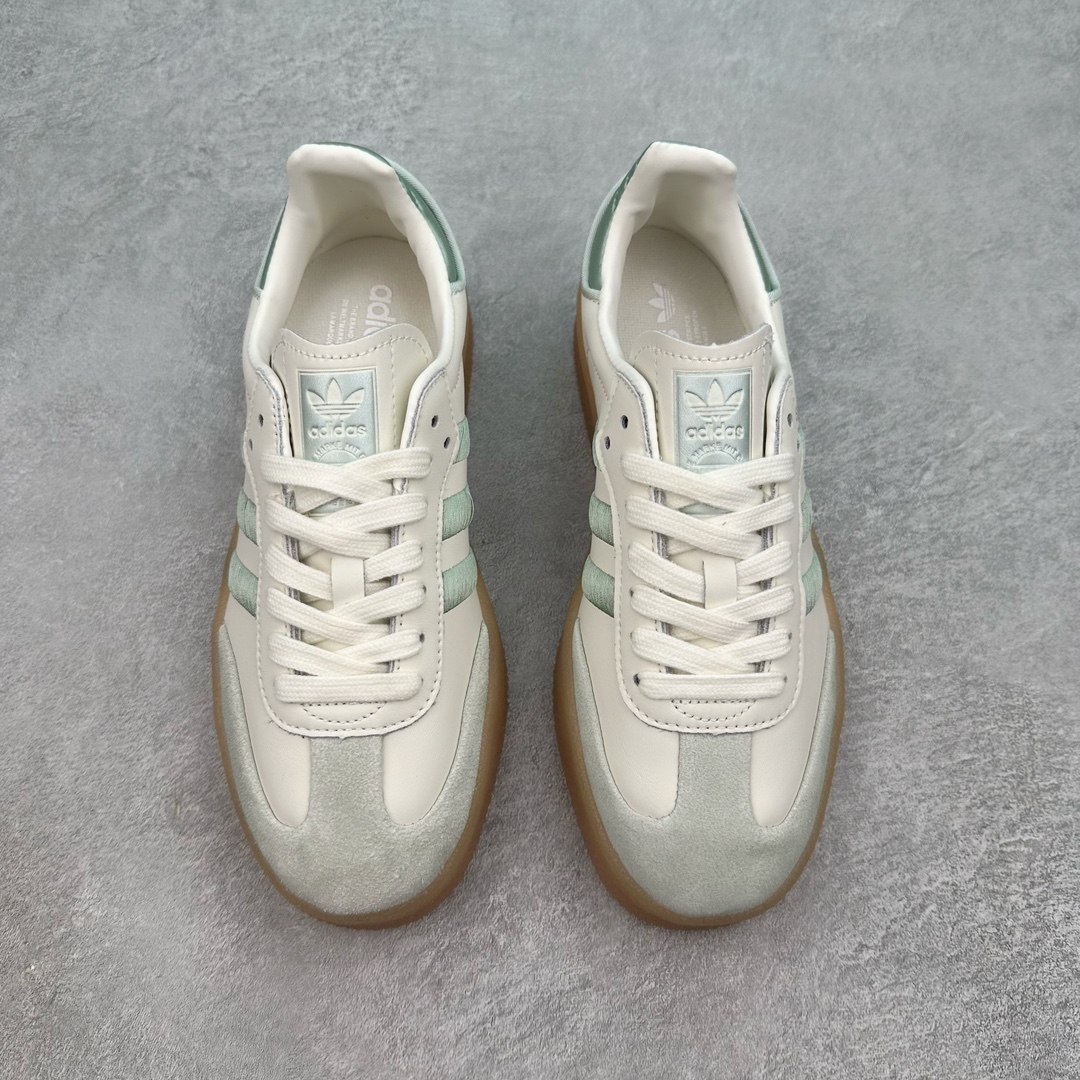 图片[2]-＃福利特价 AD Samba XLG 桑巴舞加大厚底版系列德训风百搭松糕休闲运动板鞋生胶底 自Originals Samba成功借势Blokecore风潮一跃成为街头巷尾的焦点鞋款后,不论是围绕Samba本身打造的各式「变种版本」,还是以Samba为蓝本打造联名鞋款,都成为了时尚潮流人士日常穿搭首选。Samba XLG是adidas Originals不断扩展XLG系列的一部分,旨在与年轻文化相契合,迎合那些希望通过个性时尚表达自我而不愿牺牲舒适度的年轻群体。街头时尚领域的Gen Z特别偏爱宽松的穿着风格。Samba XLG针对这一点做了创新。它在延续Samba OG经典设计的基础上,迎合年轻群体的穿着习惯,重塑为宽大的鞋身比例轮廓以及加厚中底,让消费者轻松展示自己独特的风格。全新的Samba XLG系列不仅迎合了当下年轻群体的穿搭习惯,加宽了鞋身比例以及将中底进一步增厚,在视觉比例上更加饱满,同时还保留了经典Samba的细节,这样一来,鞋迷朋友在穿搭上不仅能更加个性化,而且还能延续一定的复古感受。尺码：36 36⅔ 37⅓ 38 38⅔ 39⅓ 40 40⅔ 41⅓ 42 42⅔ 43⅓ 44 45-选品中心