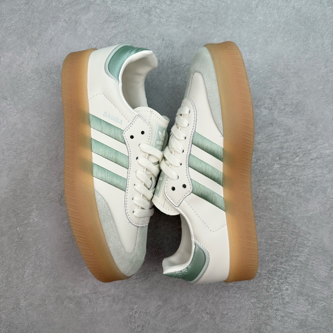 图片[3]-＃福利特价 AD Samba XLG 桑巴舞加大厚底版系列德训风百搭松糕休闲运动板鞋生胶底 自Originals Samba成功借势Blokecore风潮一跃成为街头巷尾的焦点鞋款后,不论是围绕Samba本身打造的各式「变种版本」,还是以Samba为蓝本打造联名鞋款,都成为了时尚潮流人士日常穿搭首选。Samba XLG是adidas Originals不断扩展XLG系列的一部分,旨在与年轻文化相契合,迎合那些希望通过个性时尚表达自我而不愿牺牲舒适度的年轻群体。街头时尚领域的Gen Z特别偏爱宽松的穿着风格。Samba XLG针对这一点做了创新。它在延续Samba OG经典设计的基础上,迎合年轻群体的穿着习惯,重塑为宽大的鞋身比例轮廓以及加厚中底,让消费者轻松展示自己独特的风格。全新的Samba XLG系列不仅迎合了当下年轻群体的穿搭习惯,加宽了鞋身比例以及将中底进一步增厚,在视觉比例上更加饱满,同时还保留了经典Samba的细节,这样一来,鞋迷朋友在穿搭上不仅能更加个性化,而且还能延续一定的复古感受。尺码：36 36⅔ 37⅓ 38 38⅔ 39⅓ 40 40⅔ 41⅓ 42 42⅔ 43⅓ 44 45-选品中心