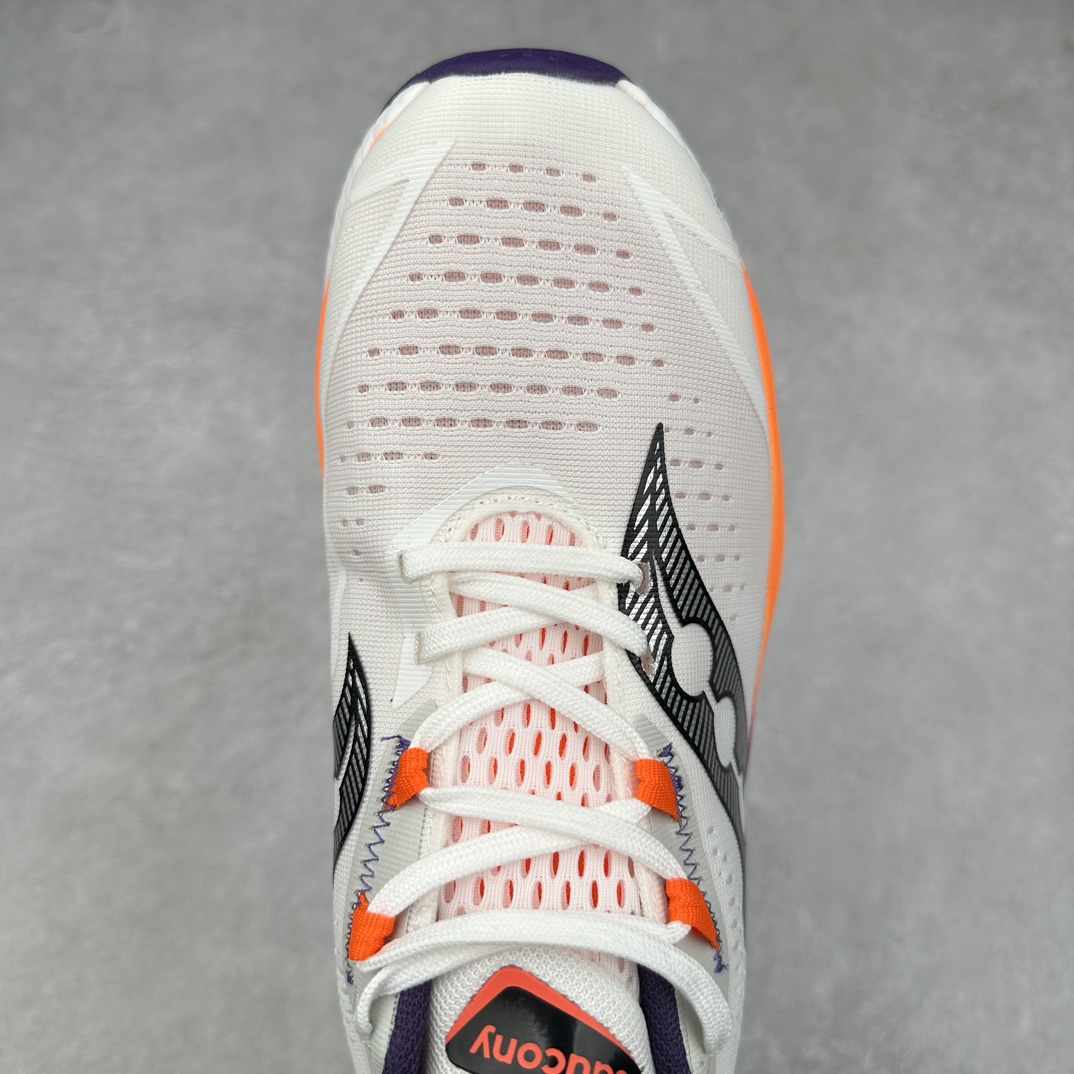 图片[4]-Saucony 索康尼ENDORPHIN Pro 啡速4 男女马拉松运动跑鞋 性能相比前几代再升级：鞋面采用全新升级的工学网设计 贴合脚部更透气 中底部分使用最新的PWRRUN+材质 搭配PWRRUN+鞋垫使中底的大幅加厚 10mm坡差进一步提供缓震、回弹性能 内底则采用了FORMFIT动态适应系统 动态契合脚型 提升包裹性和舒适性 提供更卓越的动态回馈体验 XT-900橡胶大底 可提供良好的抓地力和较强抗磨性能 尺码：36 36.5 37.5 38 38.5 39 40 40.5 41 42 42.5 43 44 44.5 45-选品中心