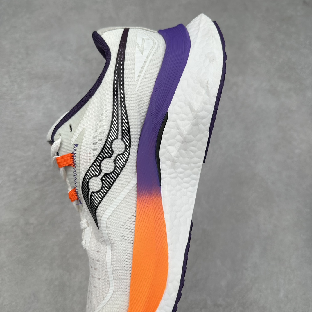 图片[7]-Saucony 索康尼ENDORPHIN Pro 啡速4 男女马拉松运动跑鞋 性能相比前几代再升级：鞋面采用全新升级的工学网设计 贴合脚部更透气 中底部分使用最新的PWRRUN+材质 搭配PWRRUN+鞋垫使中底的大幅加厚 10mm坡差进一步提供缓震、回弹性能 内底则采用了FORMFIT动态适应系统 动态契合脚型 提升包裹性和舒适性 提供更卓越的动态回馈体验 XT-900橡胶大底 可提供良好的抓地力和较强抗磨性能 尺码：36 36.5 37.5 38 38.5 39 40 40.5 41 42 42.5 43 44 44.5 45-选品中心