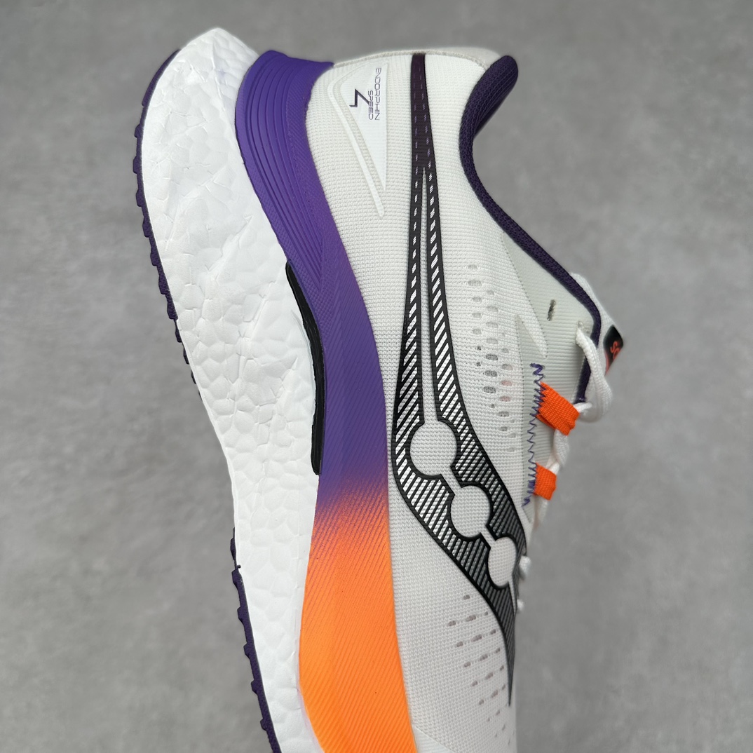 图片[6]-Saucony 索康尼ENDORPHIN Pro 啡速4 男女马拉松运动跑鞋 性能相比前几代再升级：鞋面采用全新升级的工学网设计 贴合脚部更透气 中底部分使用最新的PWRRUN+材质 搭配PWRRUN+鞋垫使中底的大幅加厚 10mm坡差进一步提供缓震、回弹性能 内底则采用了FORMFIT动态适应系统 动态契合脚型 提升包裹性和舒适性 提供更卓越的动态回馈体验 XT-900橡胶大底 可提供良好的抓地力和较强抗磨性能 尺码：36 36.5 37.5 38 38.5 39 40 40.5 41 42 42.5 43 44 44.5 45-选品中心