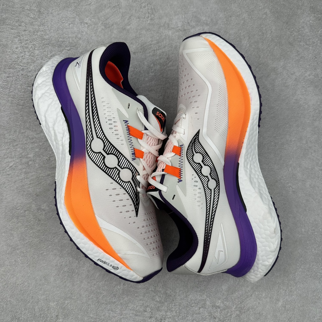 图片[3]-Saucony 索康尼ENDORPHIN Pro 啡速4 男女马拉松运动跑鞋 性能相比前几代再升级：鞋面采用全新升级的工学网设计 贴合脚部更透气 中底部分使用最新的PWRRUN+材质 搭配PWRRUN+鞋垫使中底的大幅加厚 10mm坡差进一步提供缓震、回弹性能 内底则采用了FORMFIT动态适应系统 动态契合脚型 提升包裹性和舒适性 提供更卓越的动态回馈体验 XT-900橡胶大底 可提供良好的抓地力和较强抗磨性能 尺码：36 36.5 37.5 38 38.5 39 40 40.5 41 42 42.5 43 44 44.5 45-选品中心