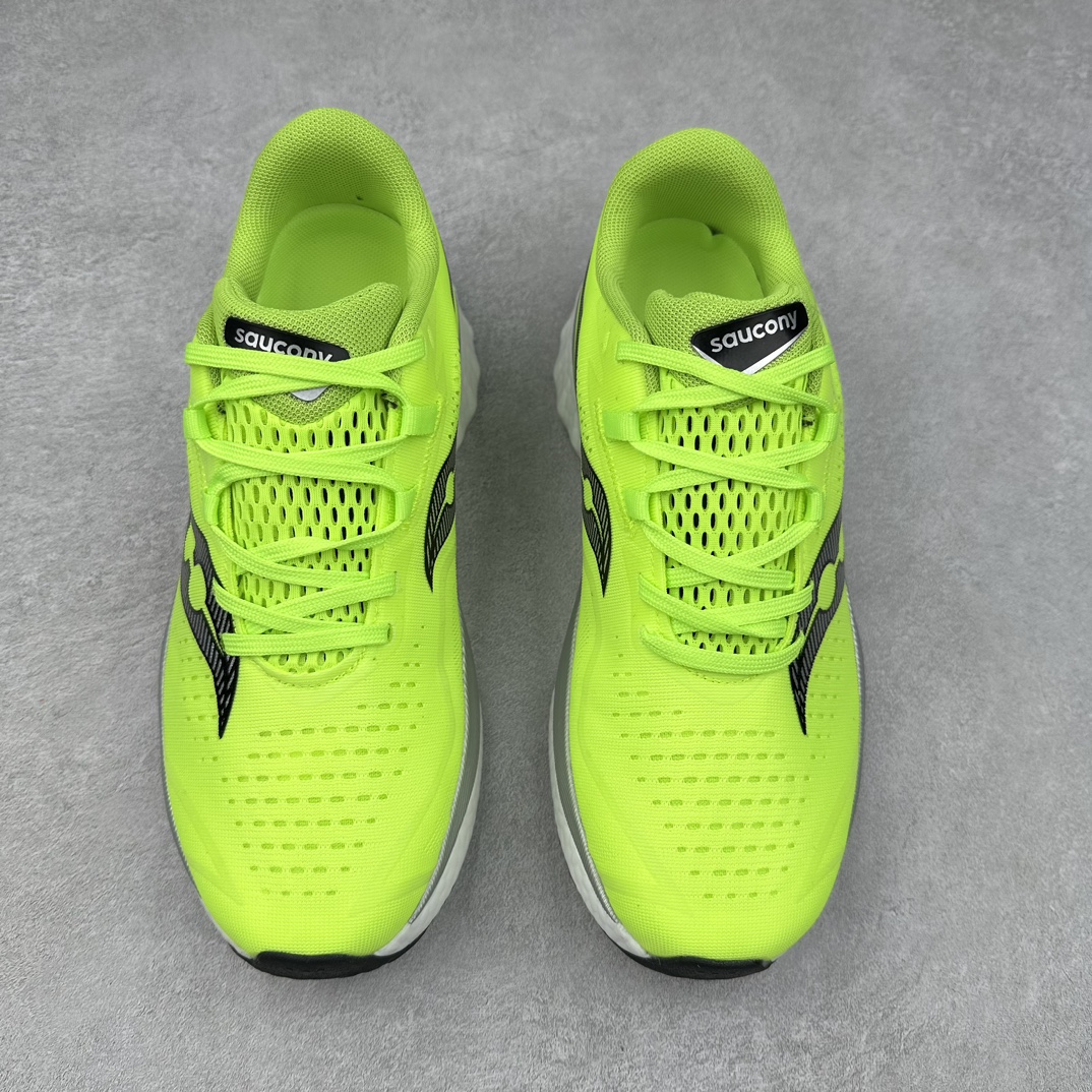 图片[2]-Saucony 索康尼ENDORPHIN Pro 啡速4 男女马拉松运动跑鞋 性能相比前几代再升级：鞋面采用全新升级的工学网设计 贴合脚部更透气 中底部分使用最新的PWRRUN+材质 搭配PWRRUN+鞋垫使中底的大幅加厚 10mm坡差进一步提供缓震、回弹性能 内底则采用了FORMFIT动态适应系统 动态契合脚型 提升包裹性和舒适性 提供更卓越的动态回馈体验 XT-900橡胶大底 可提供良好的抓地力和较强抗磨性能 尺码：36 36.5 37.5 38 38.5 39 40 40.5 41 42 42.5 43 44 44.5 45-选品中心