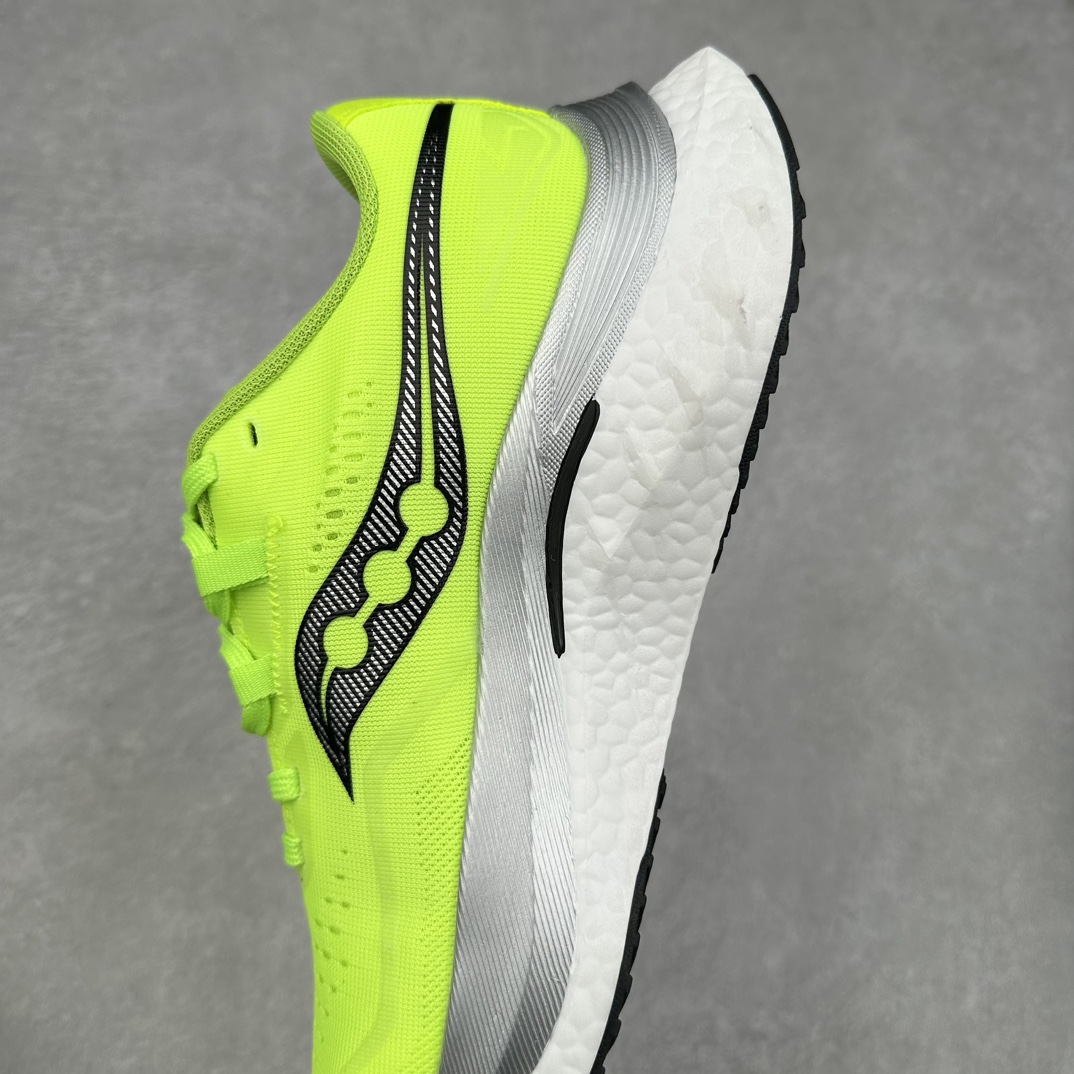 图片[7]-Saucony 索康尼ENDORPHIN Pro 啡速4 男女马拉松运动跑鞋 性能相比前几代再升级：鞋面采用全新升级的工学网设计 贴合脚部更透气 中底部分使用最新的PWRRUN+材质 搭配PWRRUN+鞋垫使中底的大幅加厚 10mm坡差进一步提供缓震、回弹性能 内底则采用了FORMFIT动态适应系统 动态契合脚型 提升包裹性和舒适性 提供更卓越的动态回馈体验 XT-900橡胶大底 可提供良好的抓地力和较强抗磨性能 尺码：36 36.5 37.5 38 38.5 39 40 40.5 41 42 42.5 43 44 44.5 45-选品中心