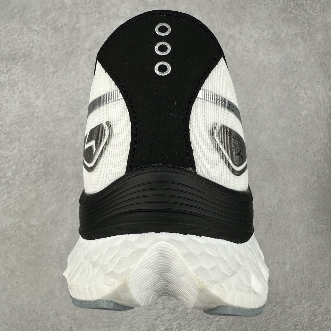 图片[8]-Saucony 索康尼ENDORPHIN Pro 啡速4 男女马拉松运动跑鞋 性能相比前几代再升级：鞋面采用全新升级的工学网设计 贴合脚部更透气 中底部分使用最新的PWRRUN+材质 搭配PWRRUN+鞋垫使中底的大幅加厚 10mm坡差进一步提供缓震、回弹性能 内底则采用了FORMFIT动态适应系统 动态契合脚型 提升包裹性和舒适性 提供更卓越的动态回馈体验 XT-900橡胶大底 可提供良好的抓地力和较强抗磨性能 尺码：36 36.5 37.5 38 38.5 39 40 40.5 41 42 42.5 43 44 44.5 45-选品中心