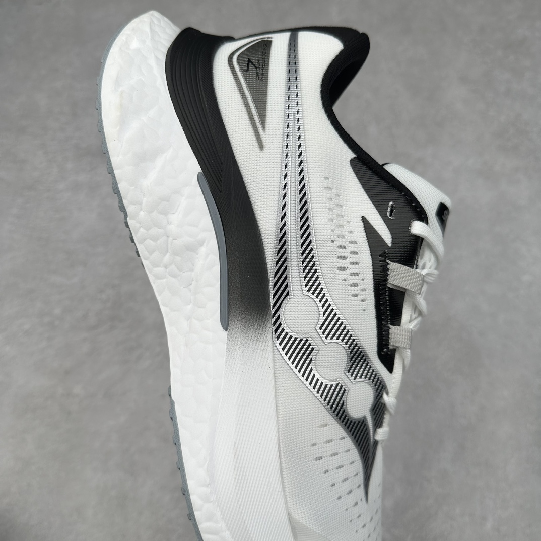 图片[6]-Saucony 索康尼ENDORPHIN Pro 啡速4 男女马拉松运动跑鞋 性能相比前几代再升级：鞋面采用全新升级的工学网设计 贴合脚部更透气 中底部分使用最新的PWRRUN+材质 搭配PWRRUN+鞋垫使中底的大幅加厚 10mm坡差进一步提供缓震、回弹性能 内底则采用了FORMFIT动态适应系统 动态契合脚型 提升包裹性和舒适性 提供更卓越的动态回馈体验 XT-900橡胶大底 可提供良好的抓地力和较强抗磨性能 尺码：36 36.5 37.5 38 38.5 39 40 40.5 41 42 42.5 43 44 44.5 45-选品中心