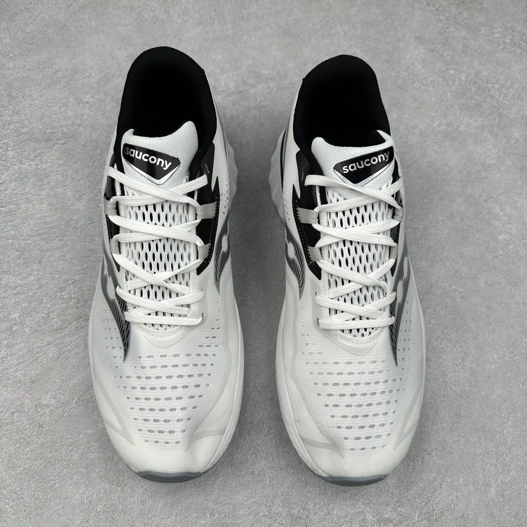 图片[2]-Saucony 索康尼ENDORPHIN Pro 啡速4 男女马拉松运动跑鞋 性能相比前几代再升级：鞋面采用全新升级的工学网设计 贴合脚部更透气 中底部分使用最新的PWRRUN+材质 搭配PWRRUN+鞋垫使中底的大幅加厚 10mm坡差进一步提供缓震、回弹性能 内底则采用了FORMFIT动态适应系统 动态契合脚型 提升包裹性和舒适性 提供更卓越的动态回馈体验 XT-900橡胶大底 可提供良好的抓地力和较强抗磨性能 尺码：36 36.5 37.5 38 38.5 39 40 40.5 41 42 42.5 43 44 44.5 45-选品中心