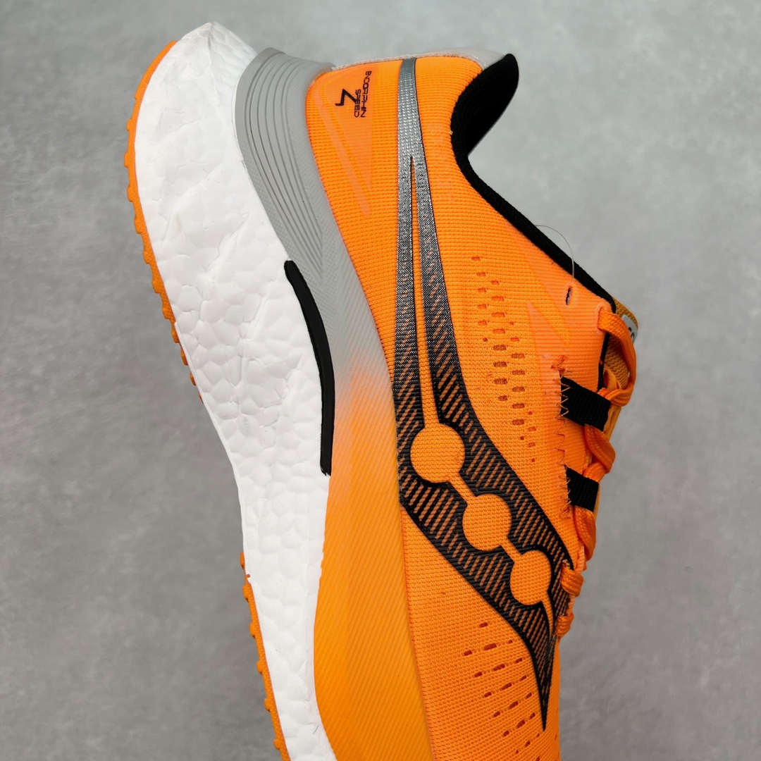 图片[6]-Saucony 索康尼ENDORPHIN Pro 啡速4 男女马拉松运动跑鞋 性能相比前几代再升级：鞋面采用全新升级的工学网设计 贴合脚部更透气 中底部分使用最新的PWRRUN+材质 搭配PWRRUN+鞋垫使中底的大幅加厚 10mm坡差进一步提供缓震、回弹性能 内底则采用了FORMFIT动态适应系统 动态契合脚型 提升包裹性和舒适性 提供更卓越的动态回馈体验 XT-900橡胶大底 可提供良好的抓地力和较强抗磨性能 尺码：36 36.5 37.5 38 38.5 39 40 40.5 41 42 42.5 43 44 44.5 45-选品中心