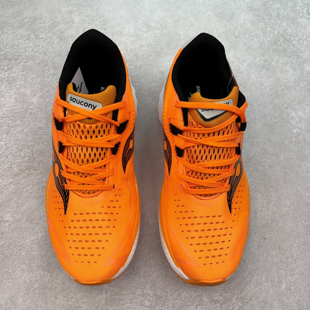 图片[2]-Saucony 索康尼ENDORPHIN Pro 啡速4 男女马拉松运动跑鞋 性能相比前几代再升级：鞋面采用全新升级的工学网设计 贴合脚部更透气 中底部分使用最新的PWRRUN+材质 搭配PWRRUN+鞋垫使中底的大幅加厚 10mm坡差进一步提供缓震、回弹性能 内底则采用了FORMFIT动态适应系统 动态契合脚型 提升包裹性和舒适性 提供更卓越的动态回馈体验 XT-900橡胶大底 可提供良好的抓地力和较强抗磨性能 尺码：36 36.5 37.5 38 38.5 39 40 40.5 41 42 42.5 43 44 44.5 45-选品中心