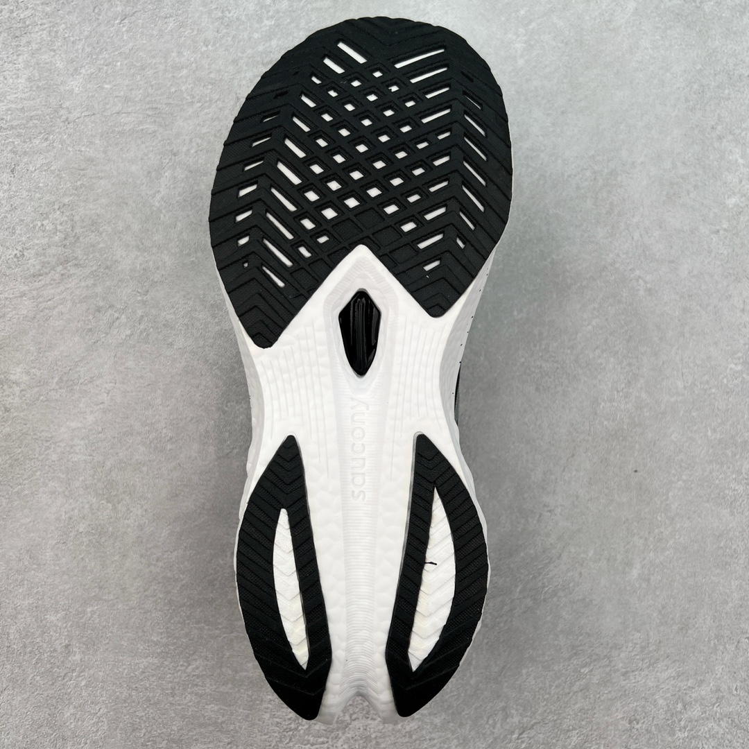 图片[9]-Saucony 索康尼ENDORPHIN Pro 啡速4 男女马拉松运动跑鞋 性能相比前几代再升级：鞋面采用全新升级的工学网设计 贴合脚部更透气 中底部分使用最新的PWRRUN+材质 搭配PWRRUN+鞋垫使中底的大幅加厚 10mm坡差进一步提供缓震、回弹性能 内底则采用了FORMFIT动态适应系统 动态契合脚型 提升包裹性和舒适性 提供更卓越的动态回馈体验 XT-900橡胶大底 可提供良好的抓地力和较强抗磨性能 尺码：36 36.5 37.5 38 38.5 39 40 40.5 41 42 42.5 43 44 44.5 45-选品中心