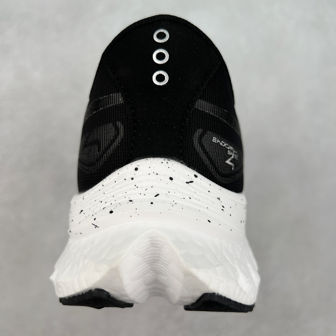 图片[8]-Saucony 索康尼ENDORPHIN Pro 啡速4 男女马拉松运动跑鞋 性能相比前几代再升级：鞋面采用全新升级的工学网设计 贴合脚部更透气 中底部分使用最新的PWRRUN+材质 搭配PWRRUN+鞋垫使中底的大幅加厚 10mm坡差进一步提供缓震、回弹性能 内底则采用了FORMFIT动态适应系统 动态契合脚型 提升包裹性和舒适性 提供更卓越的动态回馈体验 XT-900橡胶大底 可提供良好的抓地力和较强抗磨性能 尺码：36 36.5 37.5 38 38.5 39 40 40.5 41 42 42.5 43 44 44.5 45-选品中心