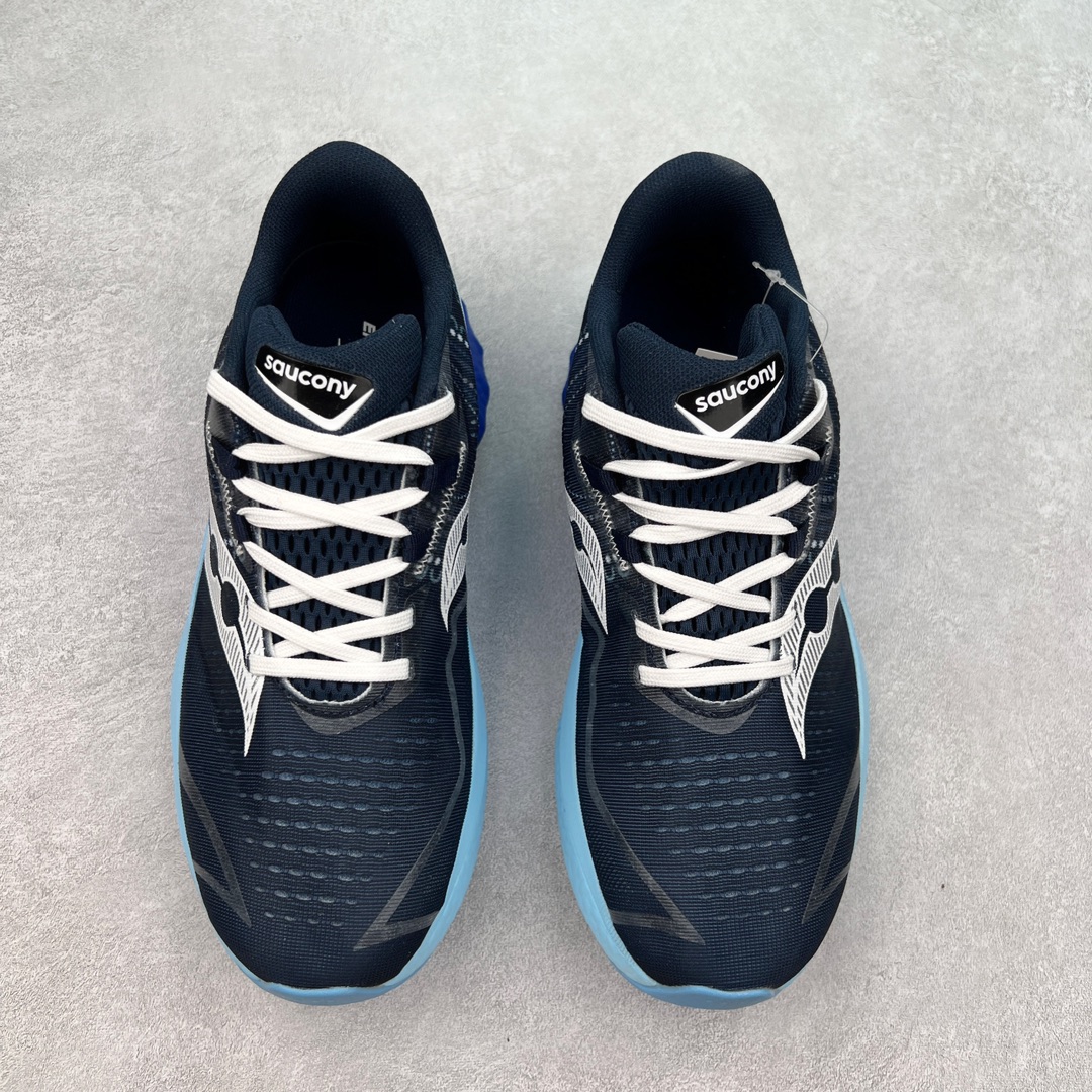 图片[2]-Saucony 索康尼ENDORPHIN Pro 啡速4 男女马拉松运动跑鞋 性能相比前几代再升级：鞋面采用全新升级的工学网设计 贴合脚部更透气 中底部分使用最新的PWRRUN+材质 搭配PWRRUN+鞋垫使中底的大幅加厚 10mm坡差进一步提供缓震、回弹性能 内底则采用了FORMFIT动态适应系统 动态契合脚型 提升包裹性和舒适性 提供更卓越的动态回馈体验 XT-900橡胶大底 可提供良好的抓地力和较强抗磨性能 尺码：36 36.5 37.5 38 38.5 39 40 40.5 41 42 42.5 43 44 44.5 45-选品中心