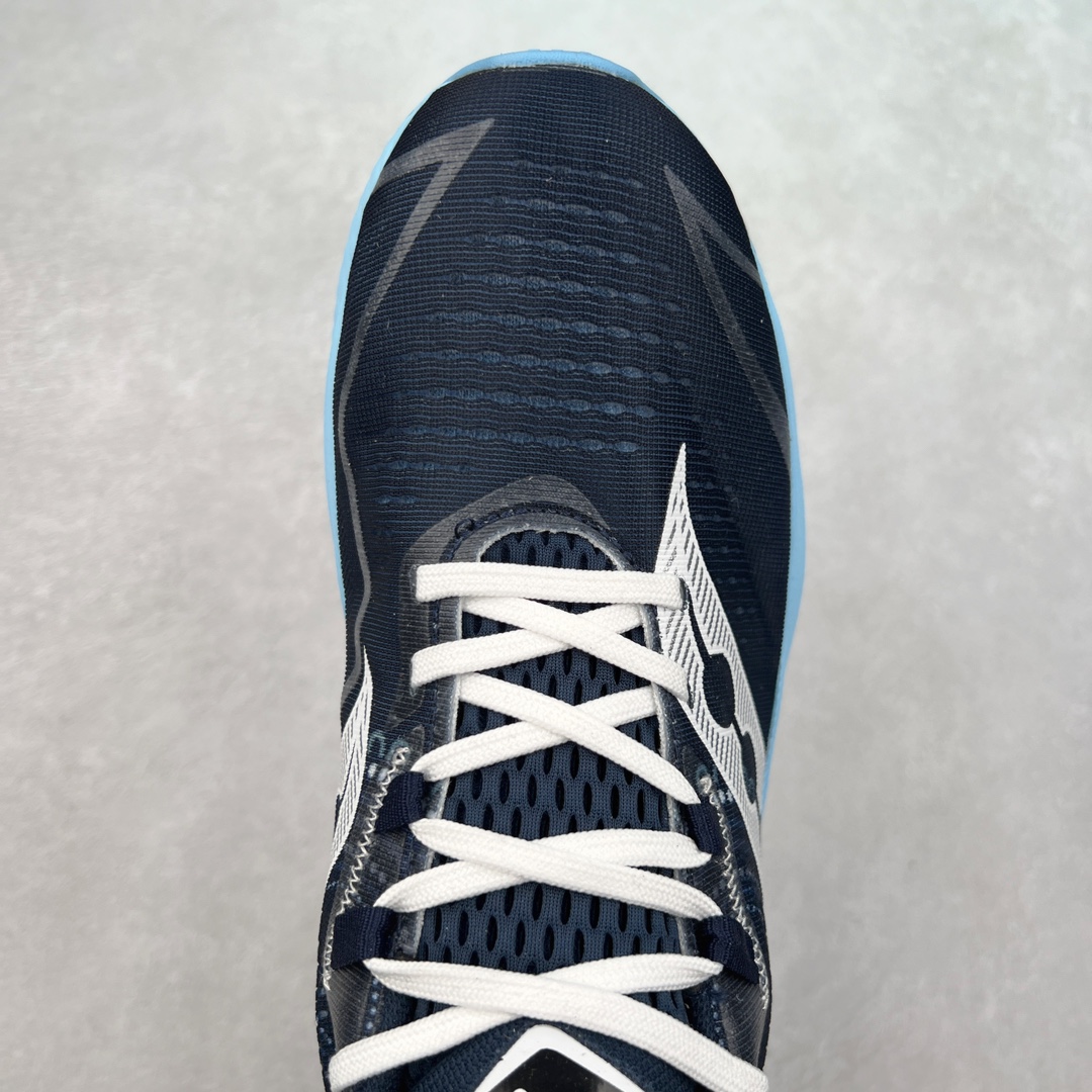 图片[4]-Saucony 索康尼ENDORPHIN Pro 啡速4 男女马拉松运动跑鞋 性能相比前几代再升级：鞋面采用全新升级的工学网设计 贴合脚部更透气 中底部分使用最新的PWRRUN+材质 搭配PWRRUN+鞋垫使中底的大幅加厚 10mm坡差进一步提供缓震、回弹性能 内底则采用了FORMFIT动态适应系统 动态契合脚型 提升包裹性和舒适性 提供更卓越的动态回馈体验 XT-900橡胶大底 可提供良好的抓地力和较强抗磨性能 尺码：36 36.5 37.5 38 38.5 39 40 40.5 41 42 42.5 43 44 44.5 45-选品中心