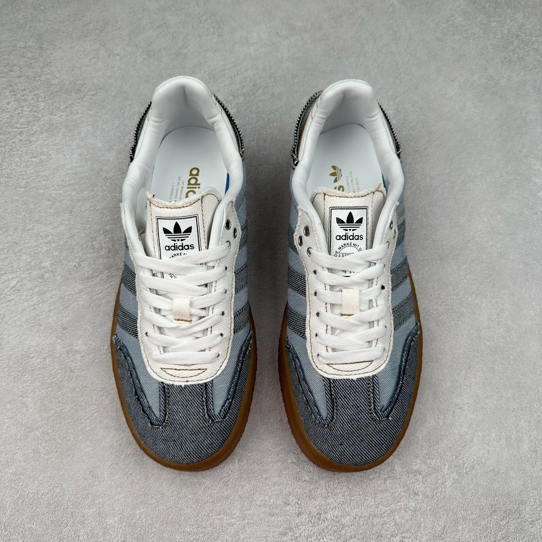 图片[2]-＃福利特价 AD Samba XLG 桑巴舞加大厚底版系列德训风百搭松糕休闲运动板鞋生胶底 自Originals Samba成功借势Blokecore风潮一跃成为街头巷尾的焦点鞋款后,不论是围绕Samba本身打造的各式「变种版本」,还是以Samba为蓝本打造联名鞋款,都成为了时尚潮流人士日常穿搭首选。Samba XLG是adidas Originals不断扩展XLG系列的一部分,旨在与年轻文化相契合,迎合那些希望通过个性时尚表达自我而不愿牺牲舒适度的年轻群体。街头时尚领域的Gen Z特别偏爱宽松的穿着风格。Samba XLG针对这一点做了创新。它在延续Samba OG经典设计的基础上,迎合年轻群体的穿着习惯,重塑为宽大的鞋身比例轮廓以及加厚中底,让消费者轻松展示自己独特的风格。全新的Samba XLG系列不仅迎合了当下年轻群体的穿搭习惯,加宽了鞋身比例以及将中底进一步增厚,在视觉比例上更加饱满,同时还保留了经典Samba的细节,这样一来,鞋迷朋友在穿搭上不仅能更加个性化,而且还能延续一定的复古感受。尺码：36 36⅔ 37⅓ 38 38⅔ 39⅓ 40 40⅔ 41⅓ 42 42⅔ 43⅓ 44 45-选品中心