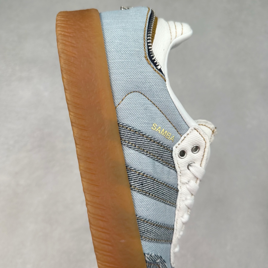 图片[6]-＃福利特价 AD Samba XLG 桑巴舞加大厚底版系列德训风百搭松糕休闲运动板鞋生胶底 自Originals Samba成功借势Blokecore风潮一跃成为街头巷尾的焦点鞋款后,不论是围绕Samba本身打造的各式「变种版本」,还是以Samba为蓝本打造联名鞋款,都成为了时尚潮流人士日常穿搭首选。Samba XLG是adidas Originals不断扩展XLG系列的一部分,旨在与年轻文化相契合,迎合那些希望通过个性时尚表达自我而不愿牺牲舒适度的年轻群体。街头时尚领域的Gen Z特别偏爱宽松的穿着风格。Samba XLG针对这一点做了创新。它在延续Samba OG经典设计的基础上,迎合年轻群体的穿着习惯,重塑为宽大的鞋身比例轮廓以及加厚中底,让消费者轻松展示自己独特的风格。全新的Samba XLG系列不仅迎合了当下年轻群体的穿搭习惯,加宽了鞋身比例以及将中底进一步增厚,在视觉比例上更加饱满,同时还保留了经典Samba的细节,这样一来,鞋迷朋友在穿搭上不仅能更加个性化,而且还能延续一定的复古感受。尺码：36 36⅔ 37⅓ 38 38⅔ 39⅓ 40 40⅔ 41⅓ 42 42⅔ 43⅓ 44 45-选品中心