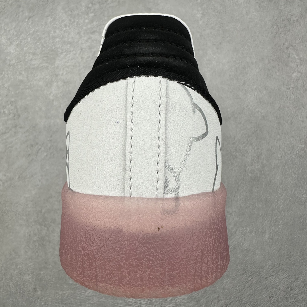 图片[8]-＃福利特价 AD Samba XLG 桑巴舞加大厚底版系列德训风百搭松糕休闲运动板鞋生胶底 自Originals Samba成功借势Blokecore风潮一跃成为街头巷尾的焦点鞋款后,不论是围绕Samba本身打造的各式「变种版本」,还是以Samba为蓝本打造联名鞋款,都成为了时尚潮流人士日常穿搭首选。Samba XLG是adidas Originals不断扩展XLG系列的一部分,旨在与年轻文化相契合,迎合那些希望通过个性时尚表达自我而不愿牺牲舒适度的年轻群体。街头时尚领域的Gen Z特别偏爱宽松的穿着风格。Samba XLG针对这一点做了创新。它在延续Samba OG经典设计的基础上,迎合年轻群体的穿着习惯,重塑为宽大的鞋身比例轮廓以及加厚中底,让消费者轻松展示自己独特的风格。全新的Samba XLG系列不仅迎合了当下年轻群体的穿搭习惯,加宽了鞋身比例以及将中底进一步增厚,在视觉比例上更加饱满,同时还保留了经典Samba的细节,这样一来,鞋迷朋友在穿搭上不仅能更加个性化,而且还能延续一定的复古感受。尺码：36 36⅔ 37⅓ 38 38⅔ 39⅓ 40 40⅔ 41⅓ 42 42⅔ 43⅓ 44 45-选品中心