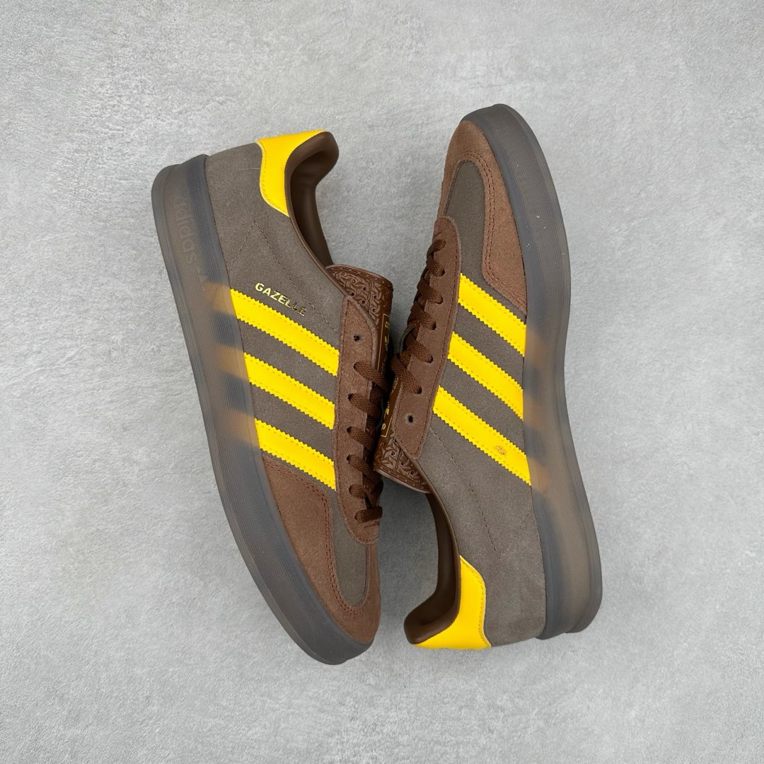 图片[3]-＃纯原福利 AD Original Gazelle Indoor Trainers 瞪羚室内鞋系列低帮复古百搭休闲运动德训风板鞋 JI2717 长期补货超性价比特供批次 原厂定制长毛翻毛皮组合环保纤维革鞋面材质 内置环保海玻璃鞋垫 外置RB橡胶大底 产品品控稳定性领先行业 原厂全套原楦原纸板冲刀磨具开发 原厂皮料加持 原厂港宝加持定型后跟R度完美 将复古进行到底 简约流畅 三十年不变经典 这款Gazelle运动鞋 无论面料、配色、质感或设计 都只在重现其1991年原款的经典 皮革鞋面 撞色三条纹和鞋跟标的设计 力求呈现90年代的经典复古风潮 Samba火热的同时 也带动了其它的复古鞋型 Gazelle便是其中一只 Gazelle Indoor拥有包边更宽的T字型鞋头 更好的保护运动员的前掌 浓浓的复古氛围感 非常适合现在流行的Cleanfit风格 尺码：35 36 36⅔ 37⅓ 38 38⅔ 39⅓ 40 40⅔ 41⅓ 42 42⅔ 43⅓ 44 44⅔ 45-选品中心