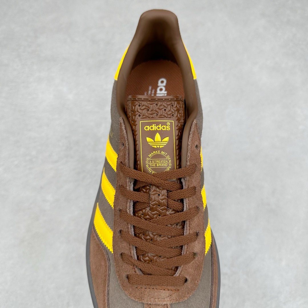 图片[5]-＃纯原福利 AD Original Gazelle Indoor Trainers 瞪羚室内鞋系列低帮复古百搭休闲运动德训风板鞋 JI2717 长期补货超性价比特供批次 原厂定制长毛翻毛皮组合环保纤维革鞋面材质 内置环保海玻璃鞋垫 外置RB橡胶大底 产品品控稳定性领先行业 原厂全套原楦原纸板冲刀磨具开发 原厂皮料加持 原厂港宝加持定型后跟R度完美 将复古进行到底 简约流畅 三十年不变经典 这款Gazelle运动鞋 无论面料、配色、质感或设计 都只在重现其1991年原款的经典 皮革鞋面 撞色三条纹和鞋跟标的设计 力求呈现90年代的经典复古风潮 Samba火热的同时 也带动了其它的复古鞋型 Gazelle便是其中一只 Gazelle Indoor拥有包边更宽的T字型鞋头 更好的保护运动员的前掌 浓浓的复古氛围感 非常适合现在流行的Cleanfit风格 尺码：35 36 36⅔ 37⅓ 38 38⅔ 39⅓ 40 40⅔ 41⅓ 42 42⅔ 43⅓ 44 44⅔ 45-选品中心