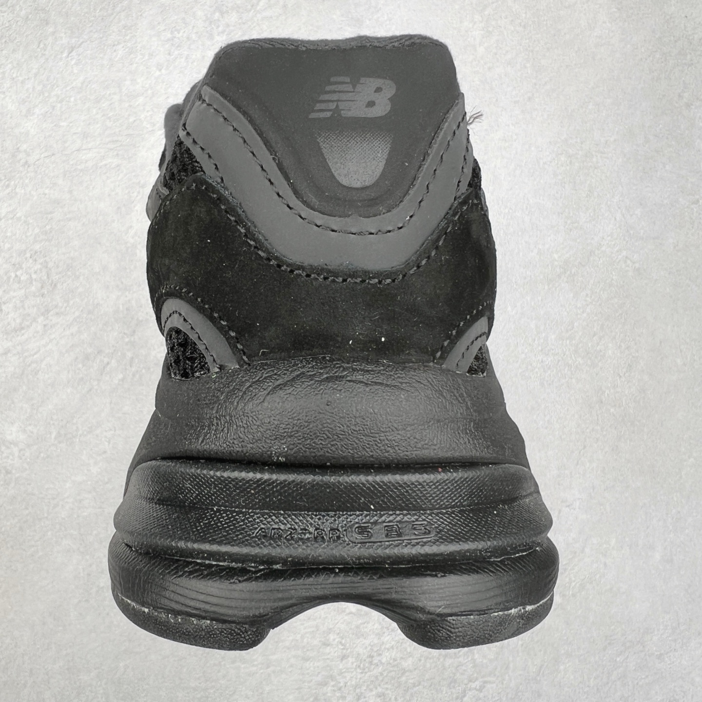 图片[8]-＃DT New Balance NB2010系列新百伦经典复古休闲运动板鞋 以ENCAP中底配以升级版 N-ERGY缓震物料 鞋面则采用特色的柔软麂皮搭以NewBalance经典的尼龙网布 低调中还原跑鞋本真 更年轻化的设计理念与材质 让新世代青年得以用全新视角体验经典鞋款的传奇魅力 货号：U2010NB13731 尺码：36 37 37.5 38 38.5 39.5 40 40.5 41.5 42 42.5 43 44-选品中心